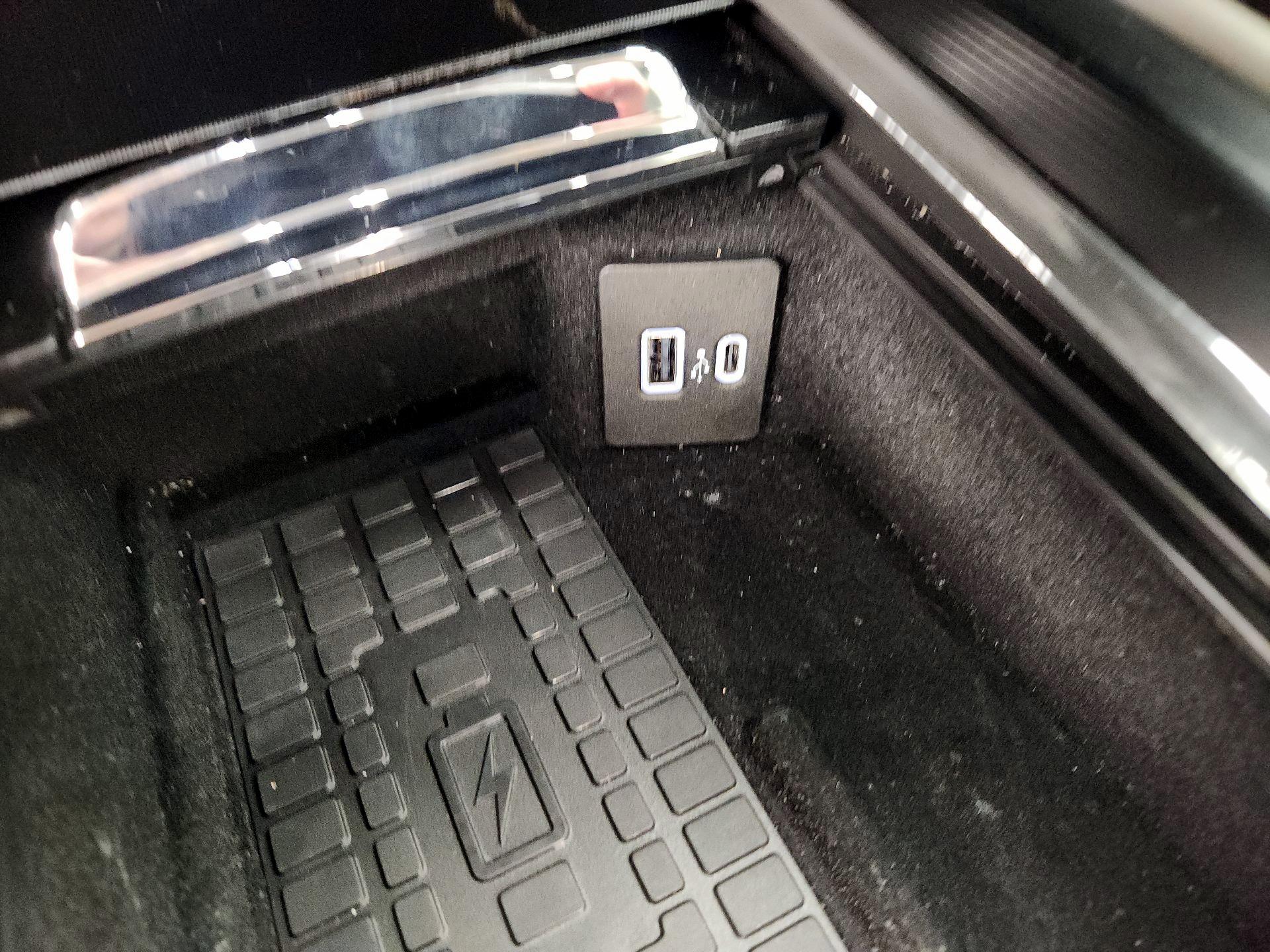 Thumbnail: 2023 Lincoln Corsair - 19