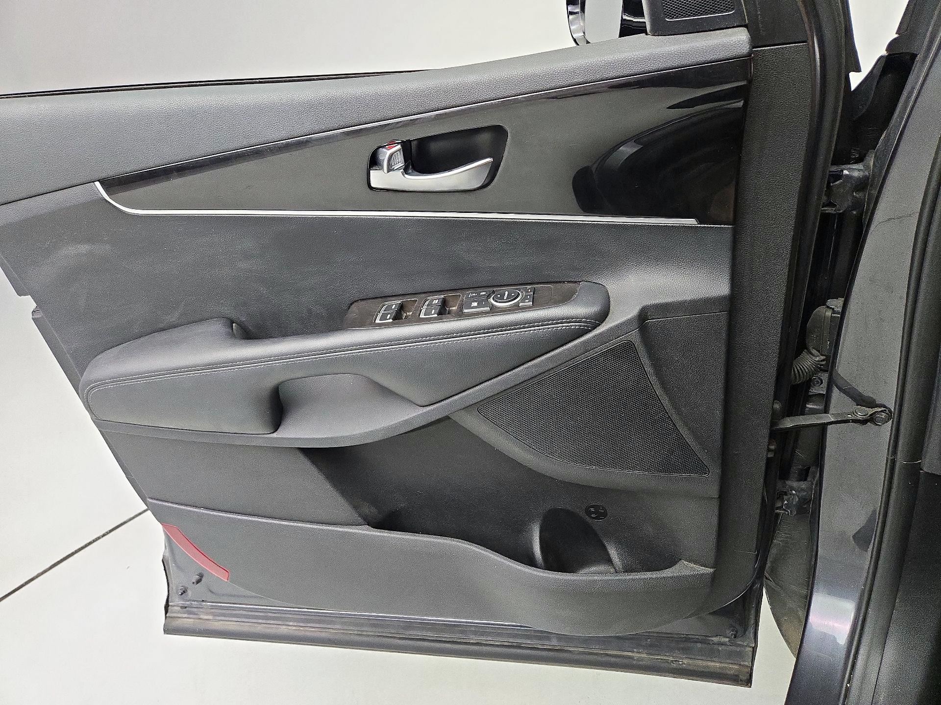 Thumbnail: 2018 Kia Sorento - 12