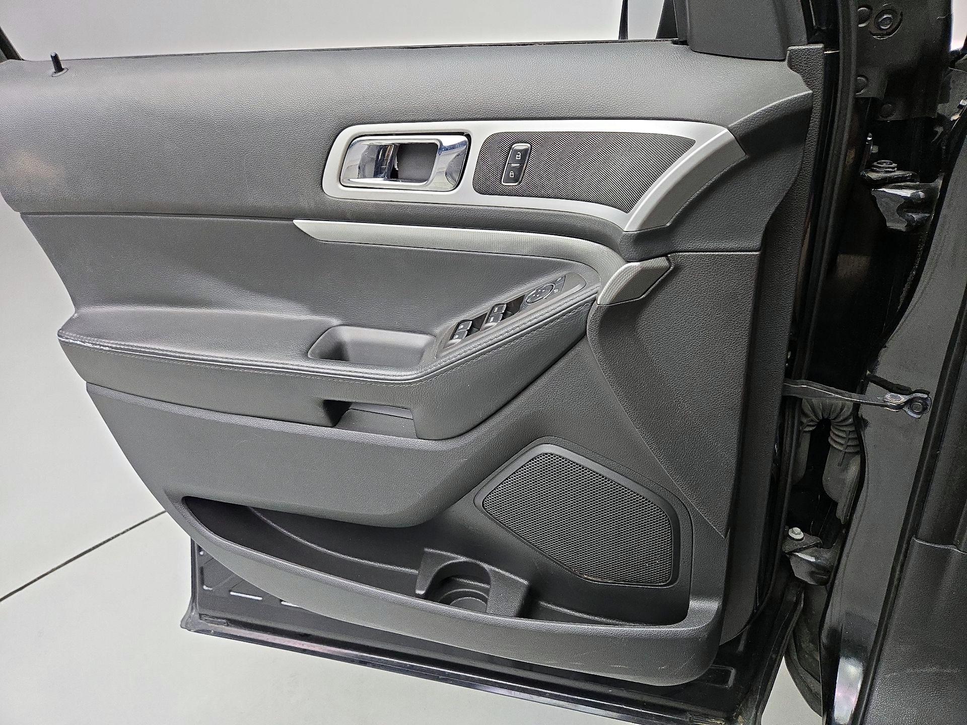 Thumbnail: 2015 Ford Explorer - 12