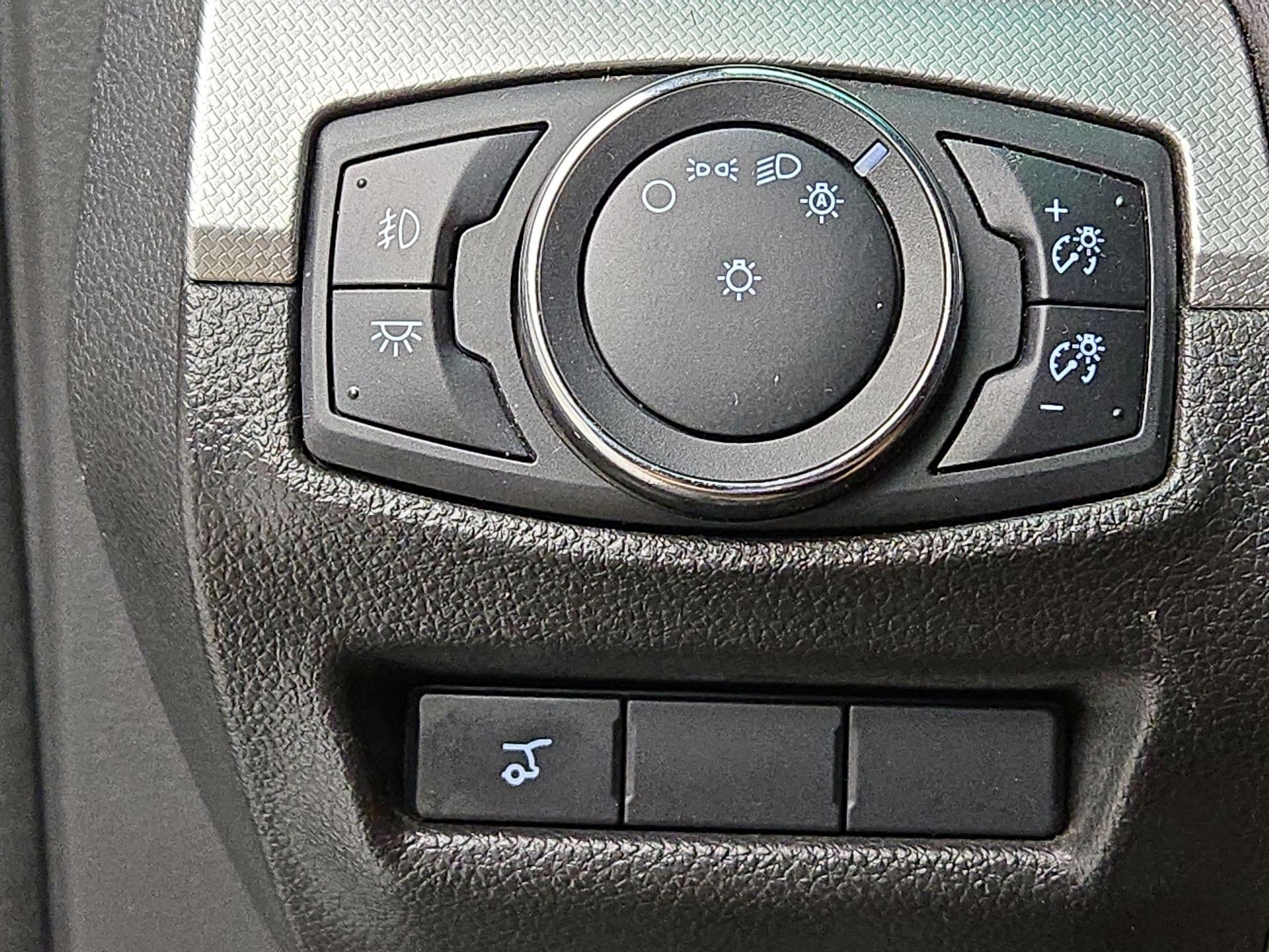 Thumbnail: 2015 Ford Explorer - 13