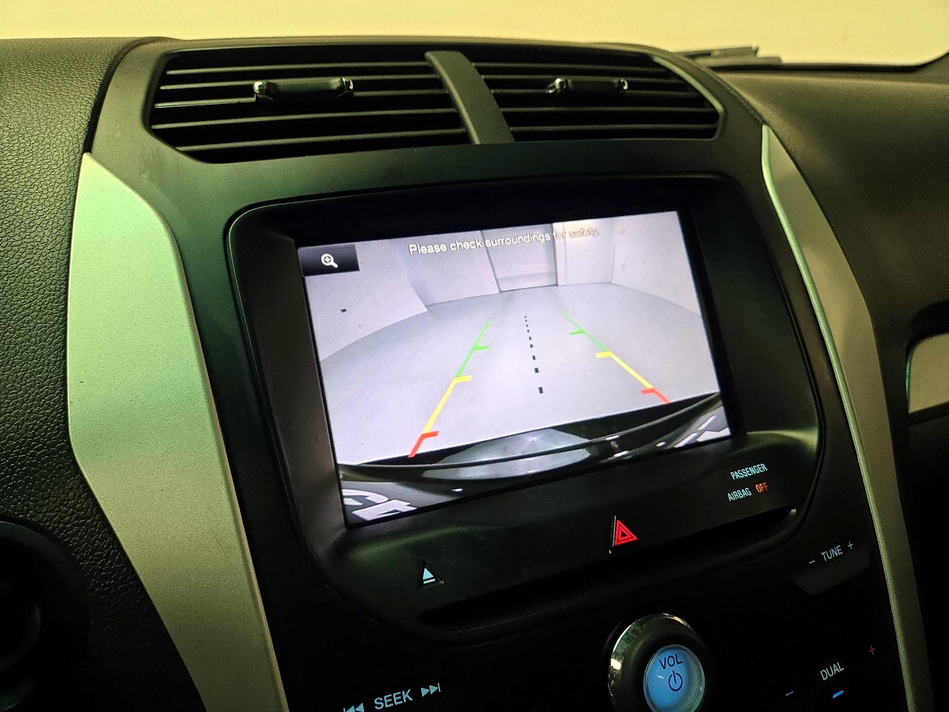 Thumbnail: 2015 Ford Explorer - 15