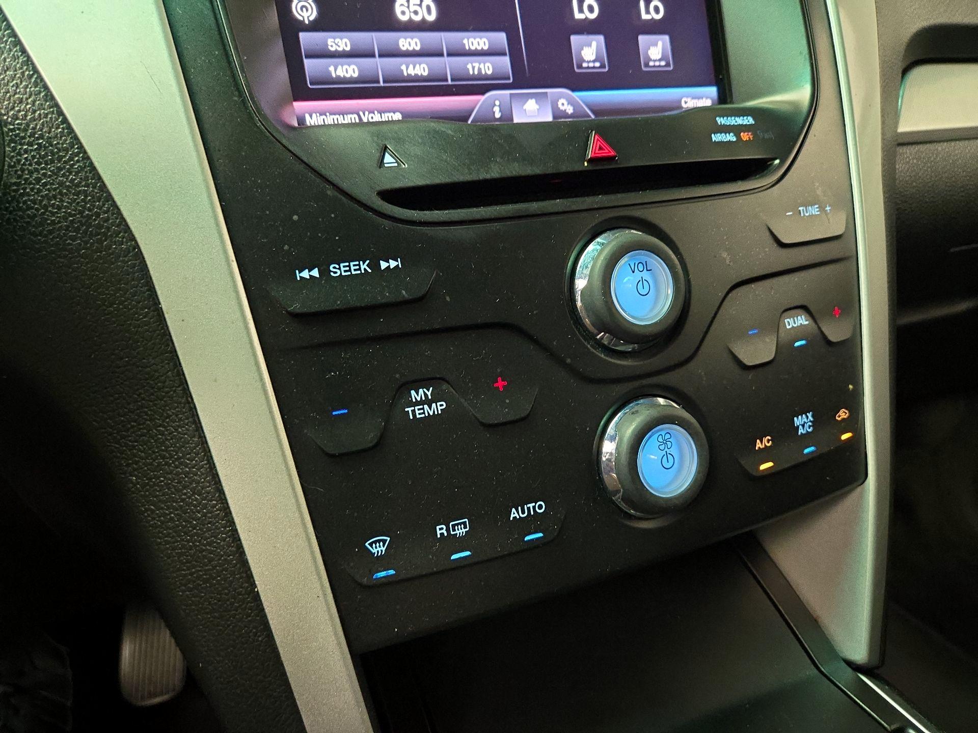 Thumbnail: 2015 Ford Explorer - 17