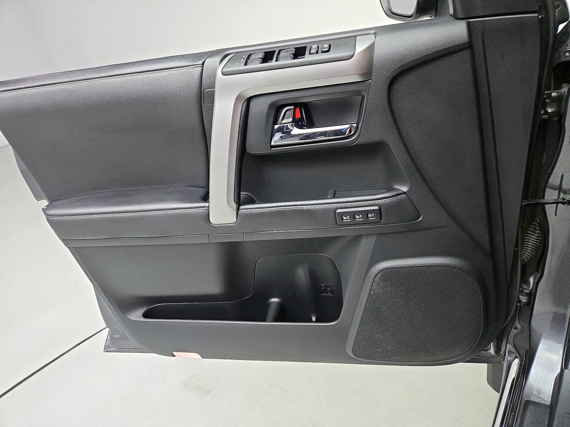 Thumbnail: 2020 Toyota 4Runner - 12