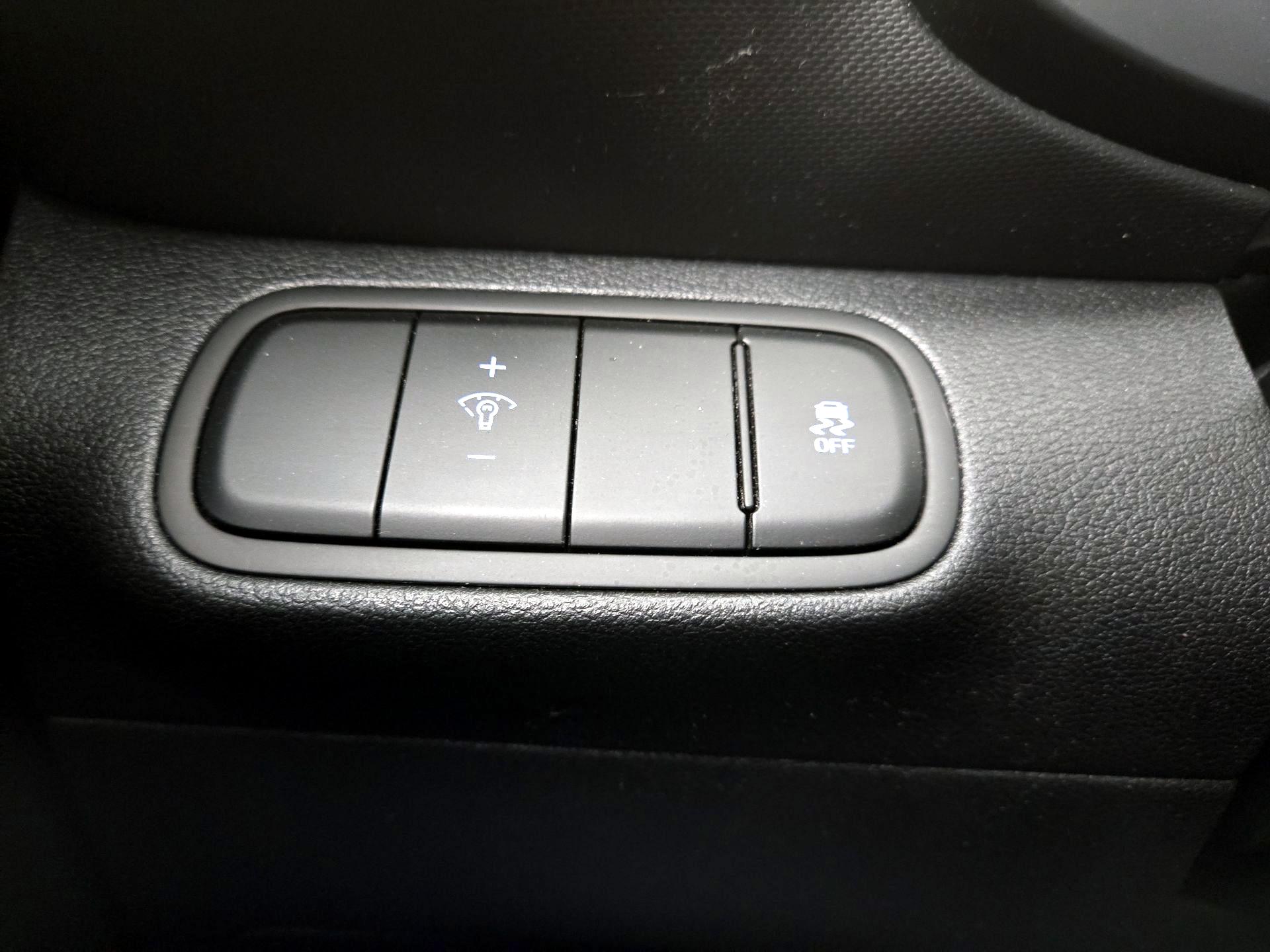 Thumbnail: 2023 Hyundai Venue - 13