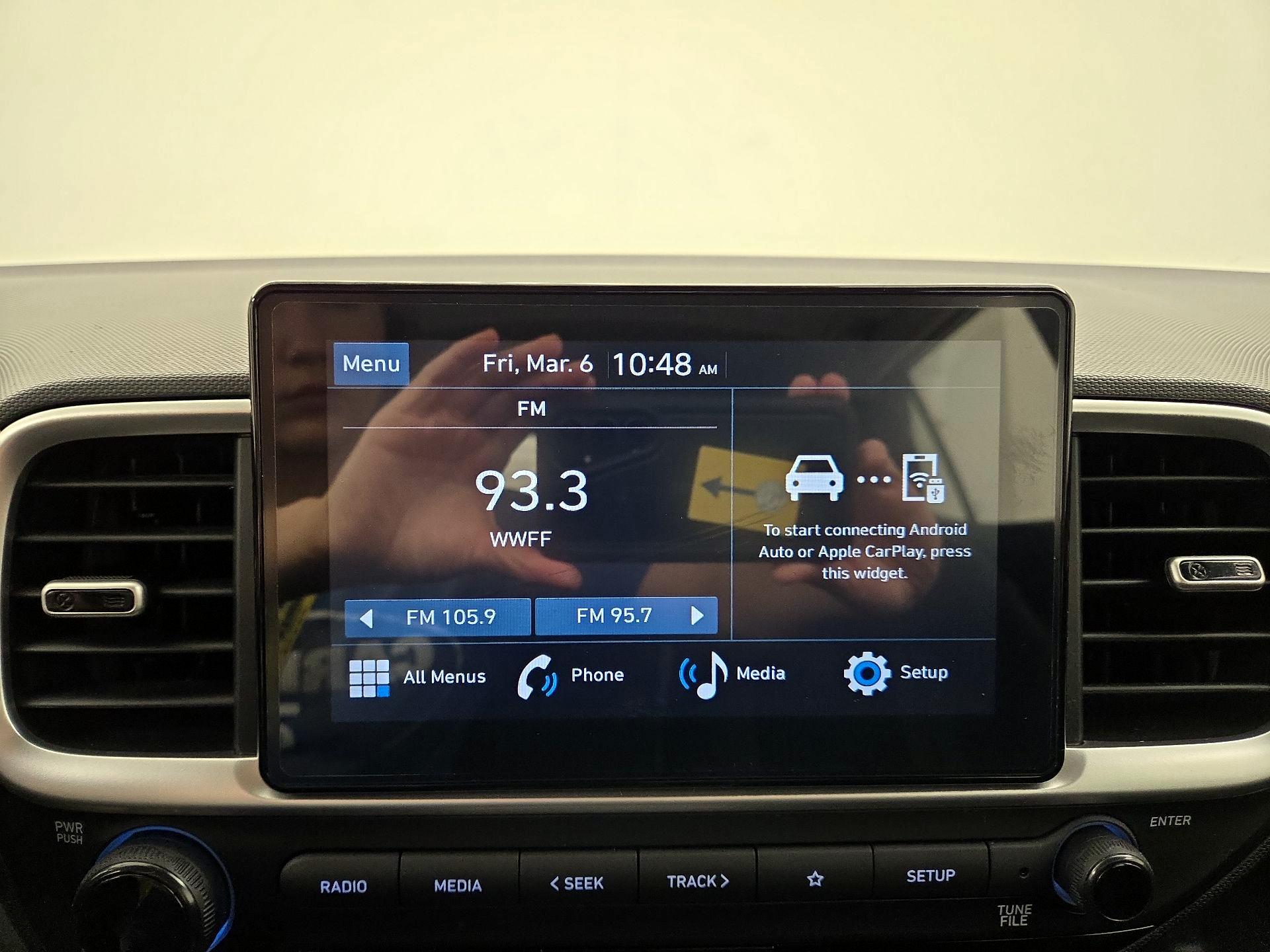 Thumbnail: 2023 Hyundai Venue - 15