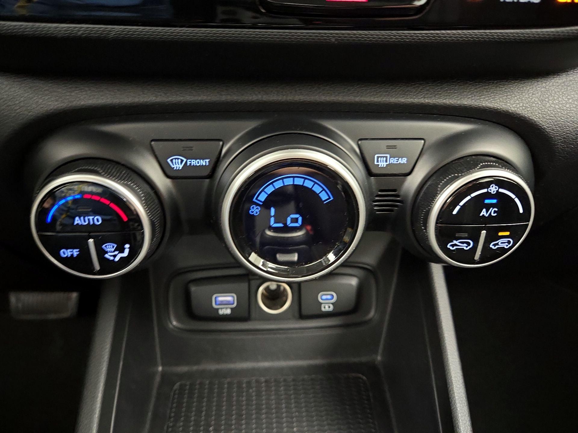 Thumbnail: 2023 Hyundai Venue - 16