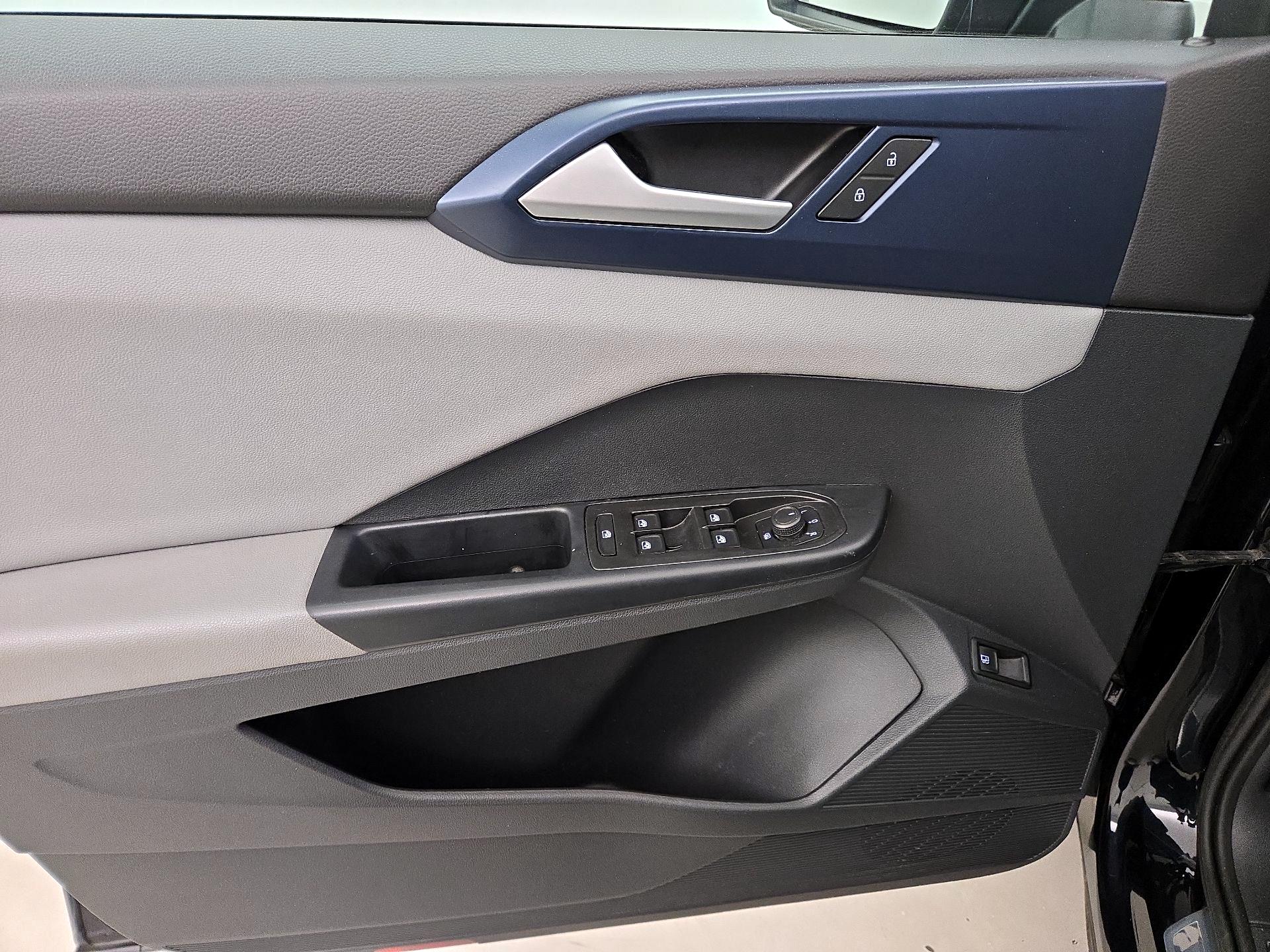 Thumbnail: 2023 Volkswagen Taos - 12