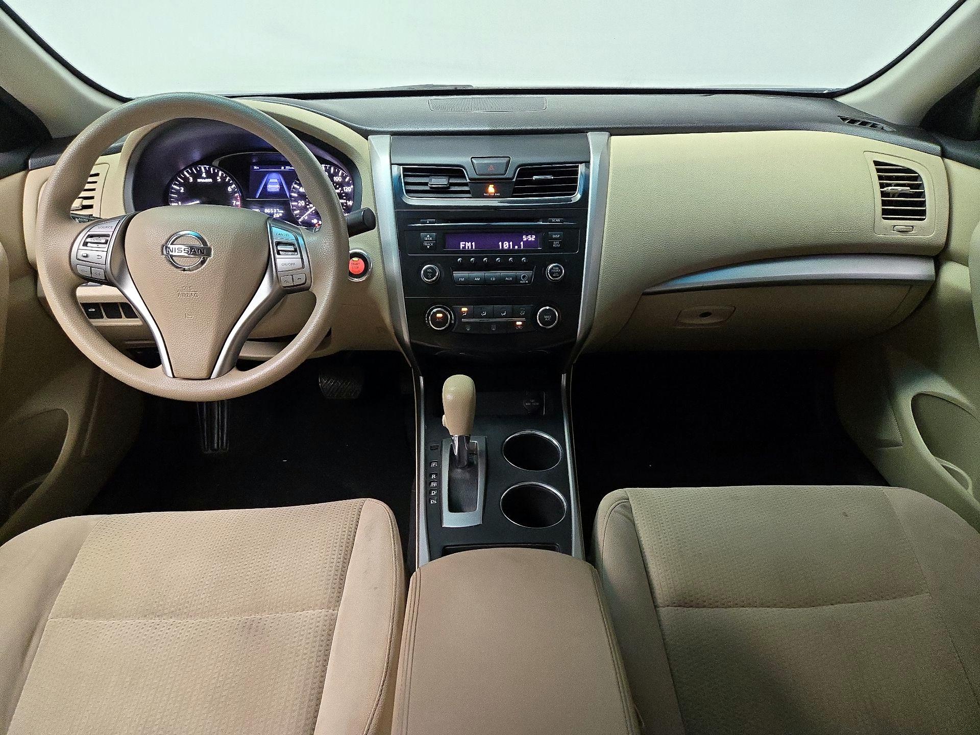 Thumbnail: 2015 Nissan Altima - 9