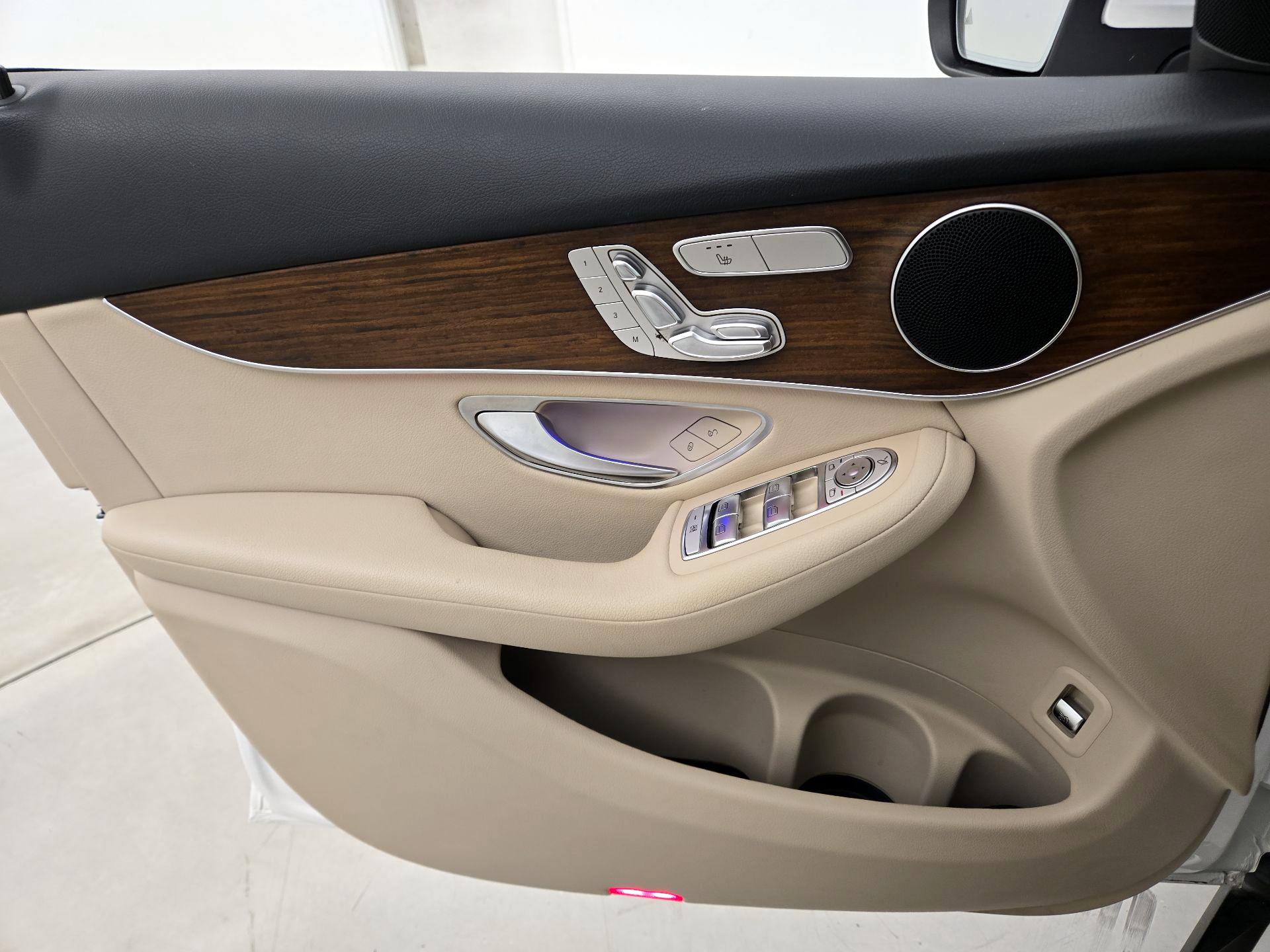 Thumbnail: 2022 Mercedes-Benz GLC - 12