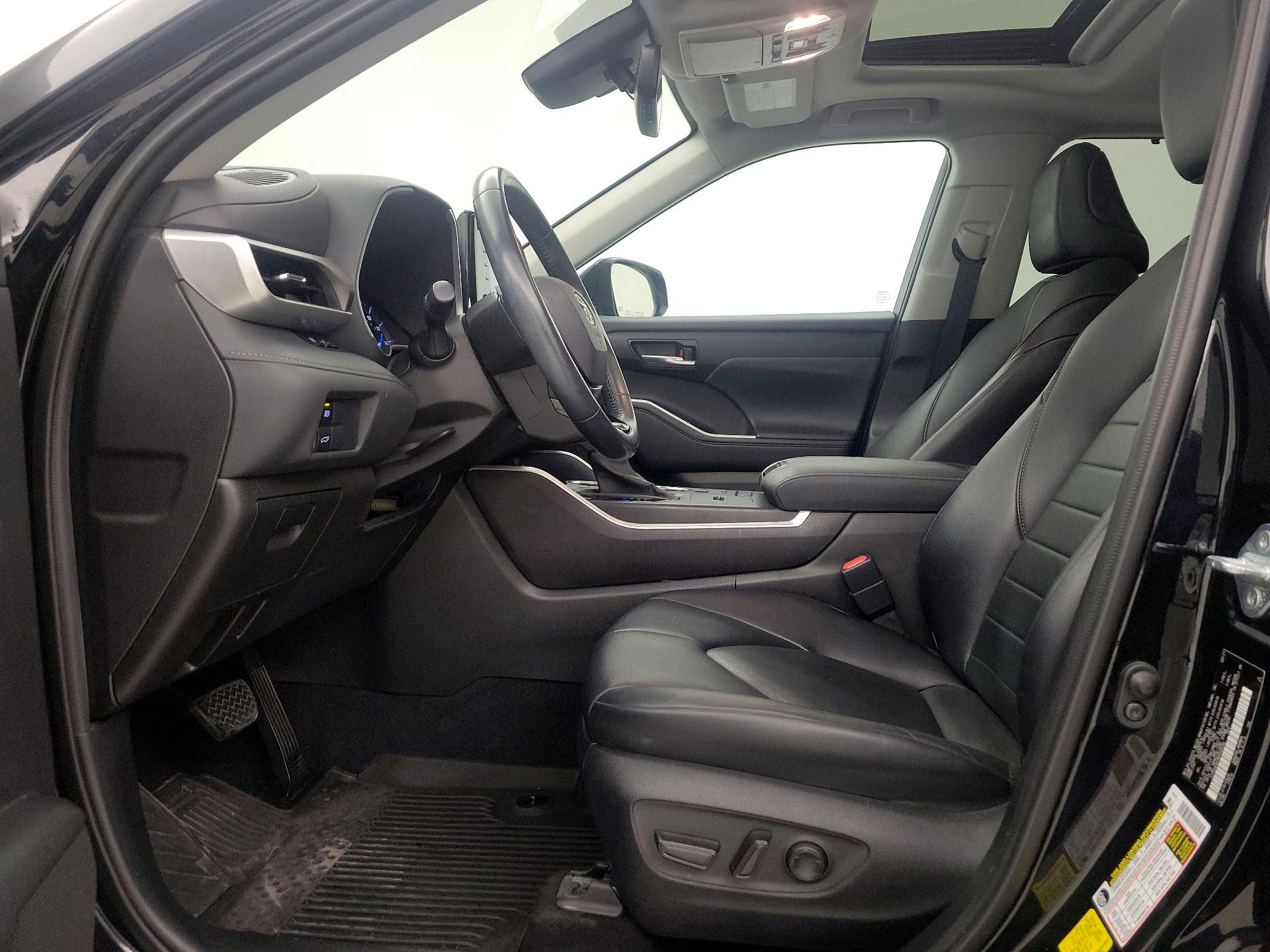 Thumbnail: 2021 Toyota Highlander - 11