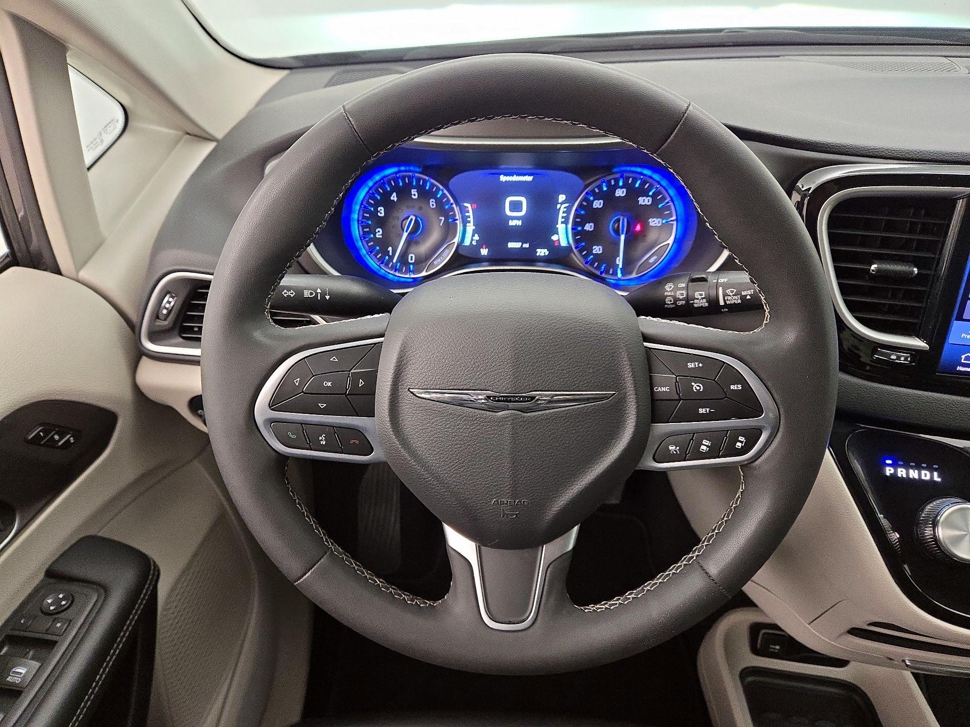 Thumbnail: 2023 Chrysler Pacifica - 10