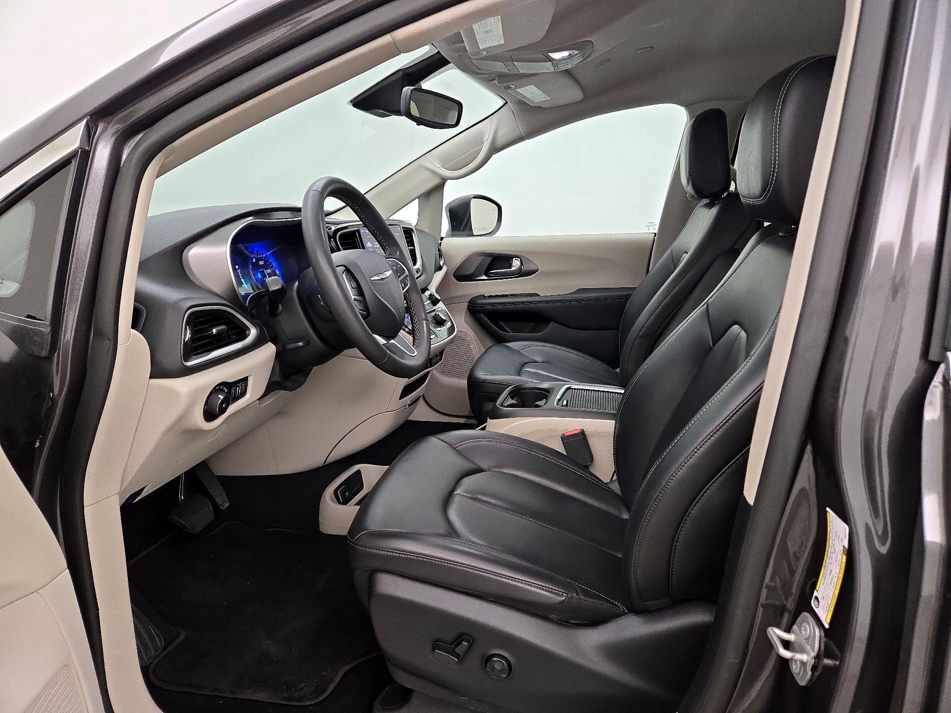 Thumbnail: 2023 Chrysler Pacifica - 11