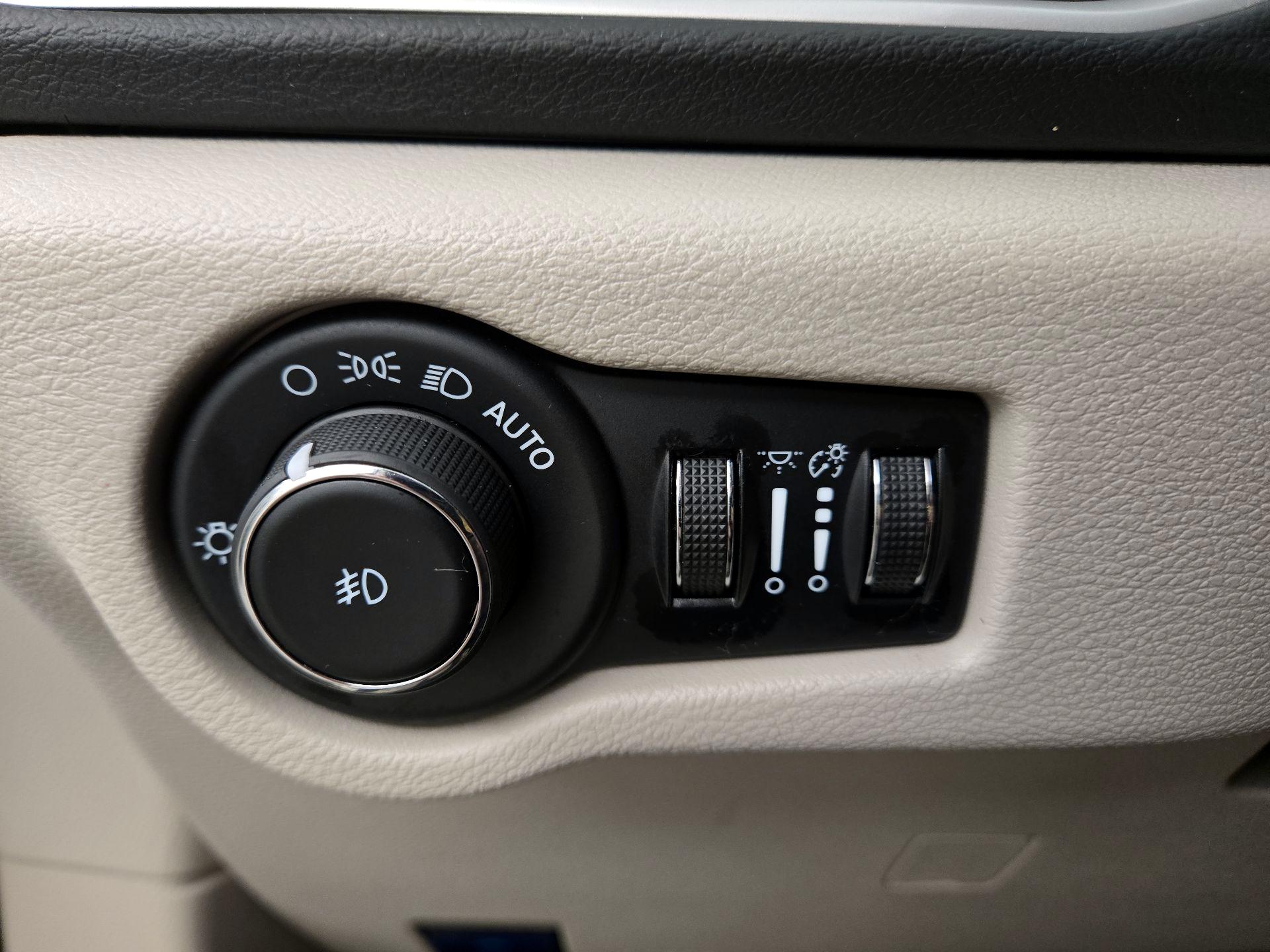 Thumbnail: 2023 Chrysler Pacifica - 13