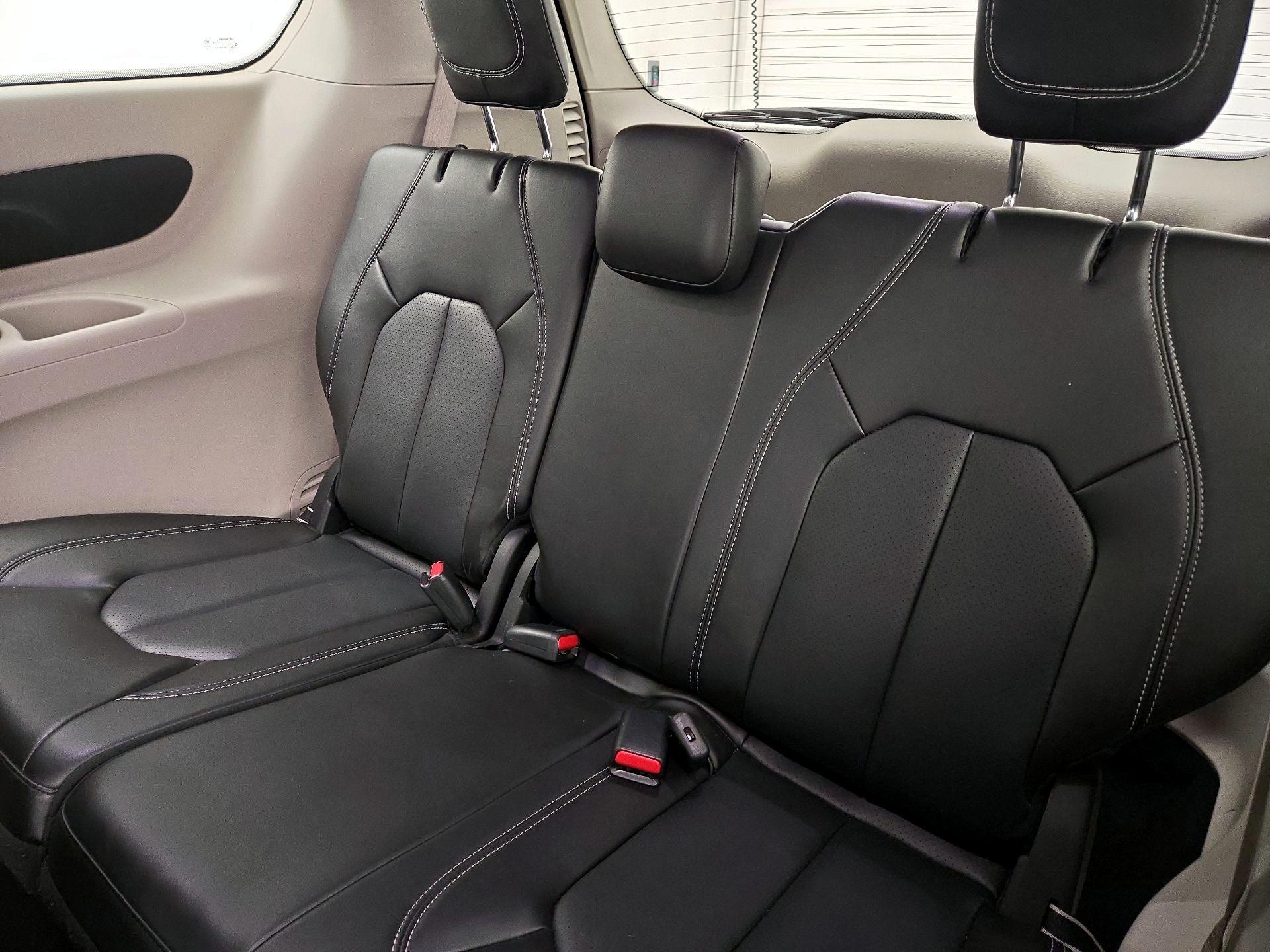 Thumbnail: 2023 Chrysler Pacifica - 20