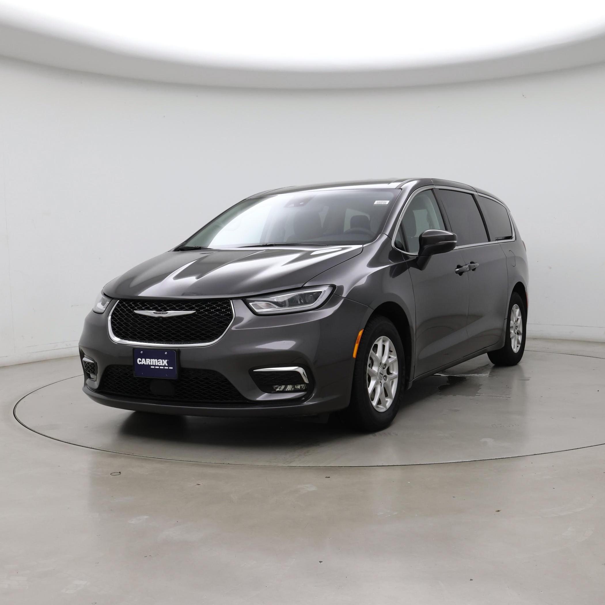 Thumbnail: 2023 Chrysler Pacifica - 4