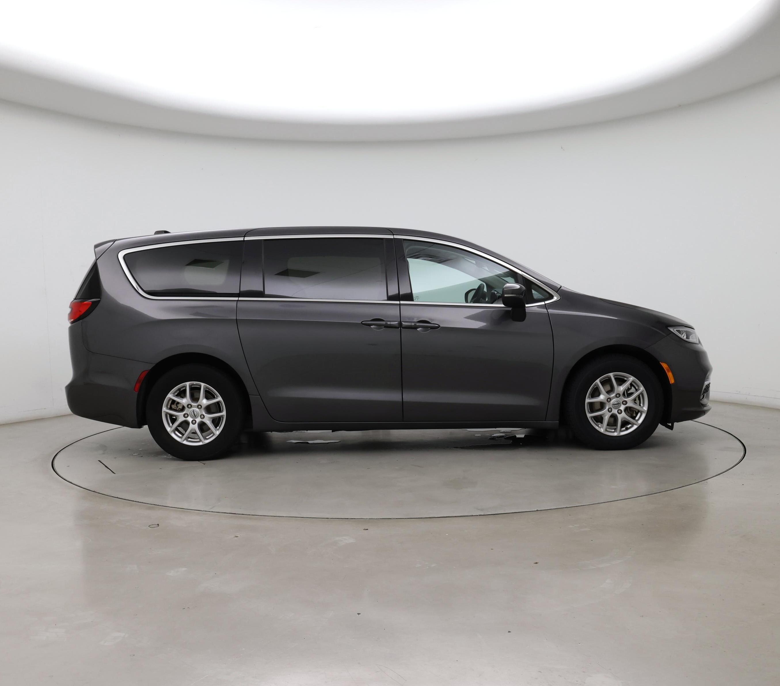 Thumbnail: 2023 Chrysler Pacifica - 7