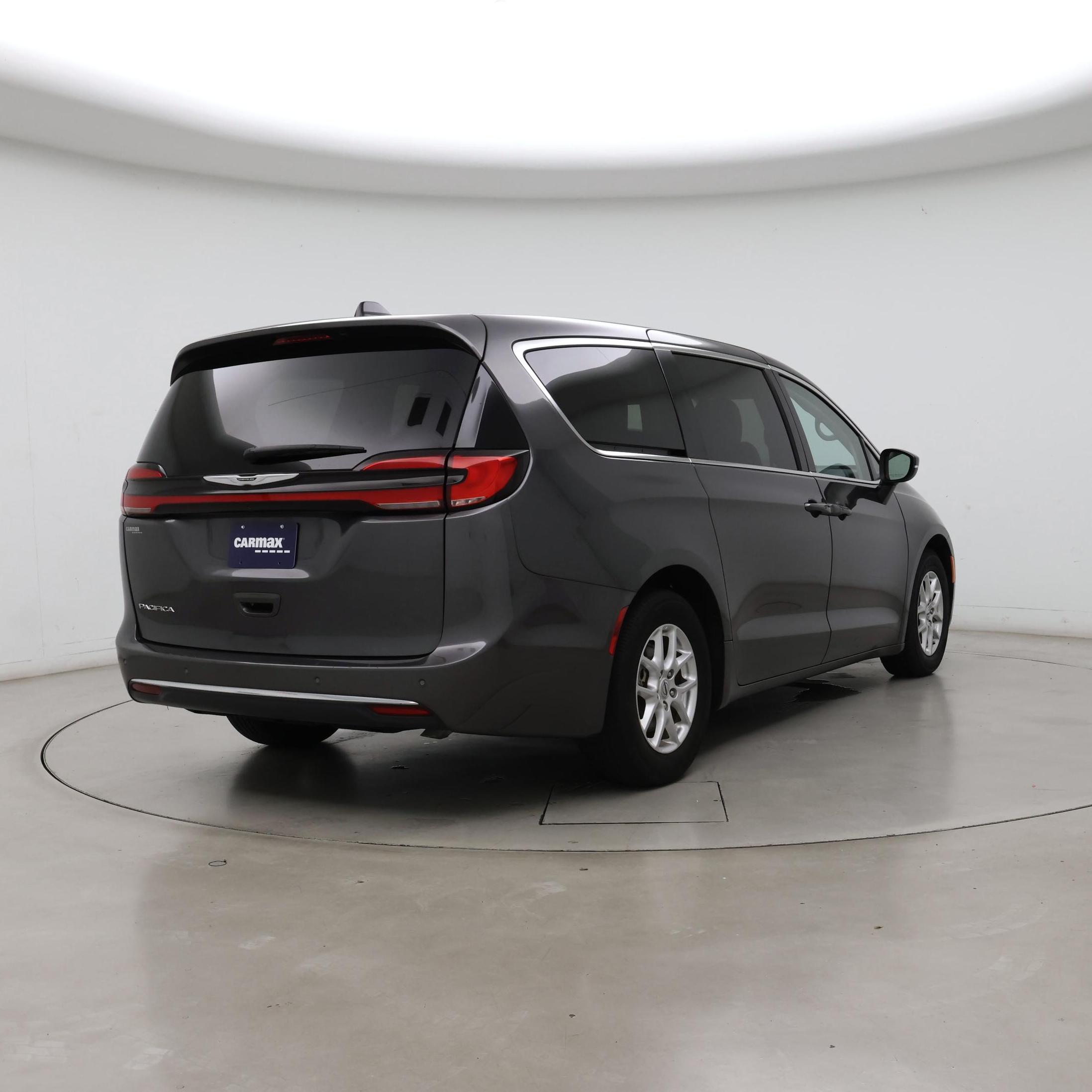 Thumbnail: 2023 Chrysler Pacifica - 8