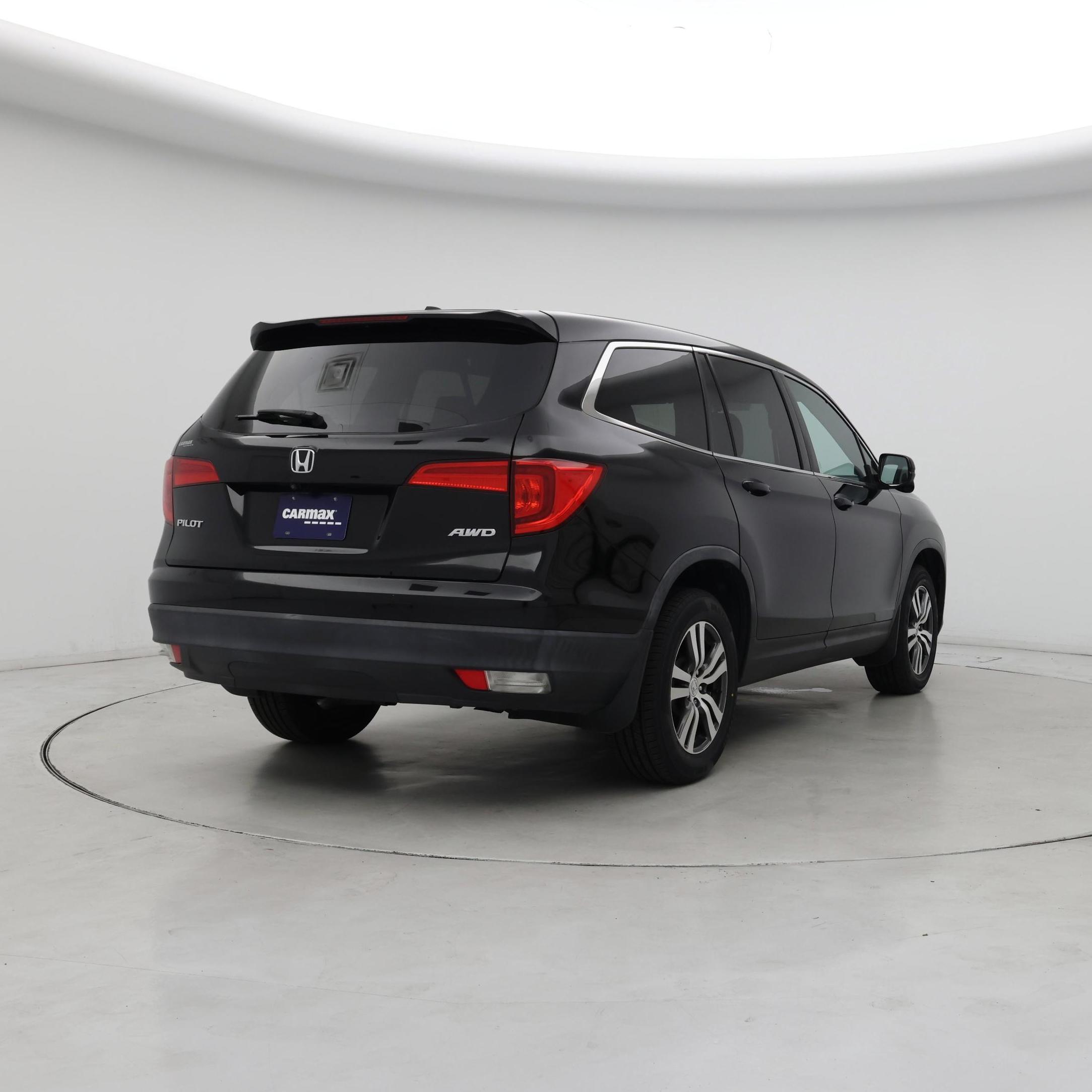Thumbnail: 2017 Honda Pilot - 8