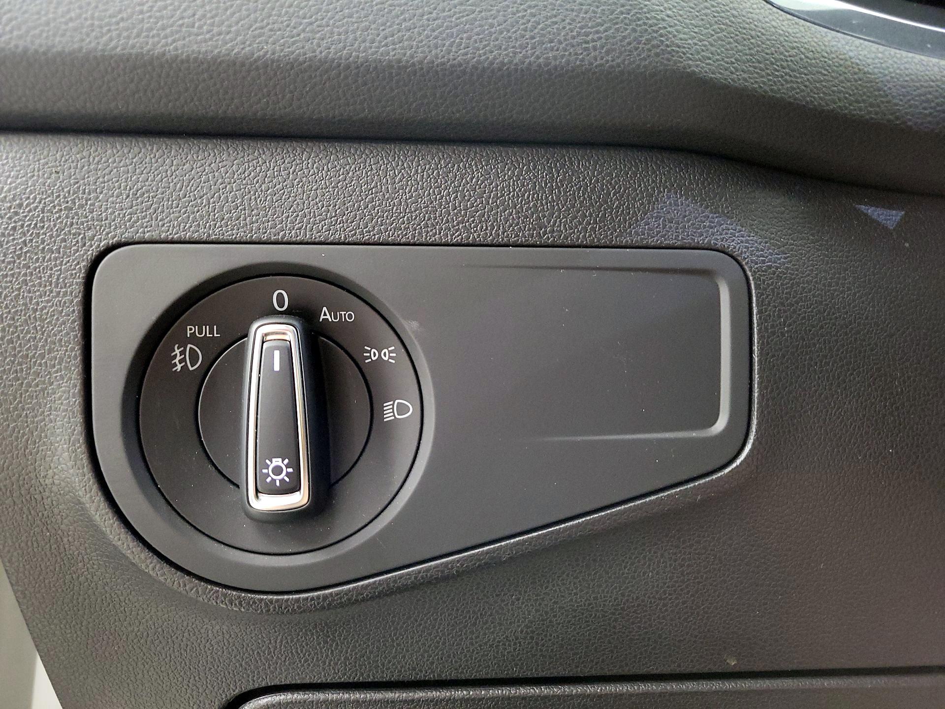 Thumbnail: 2018 Volkswagen Tiguan - 13