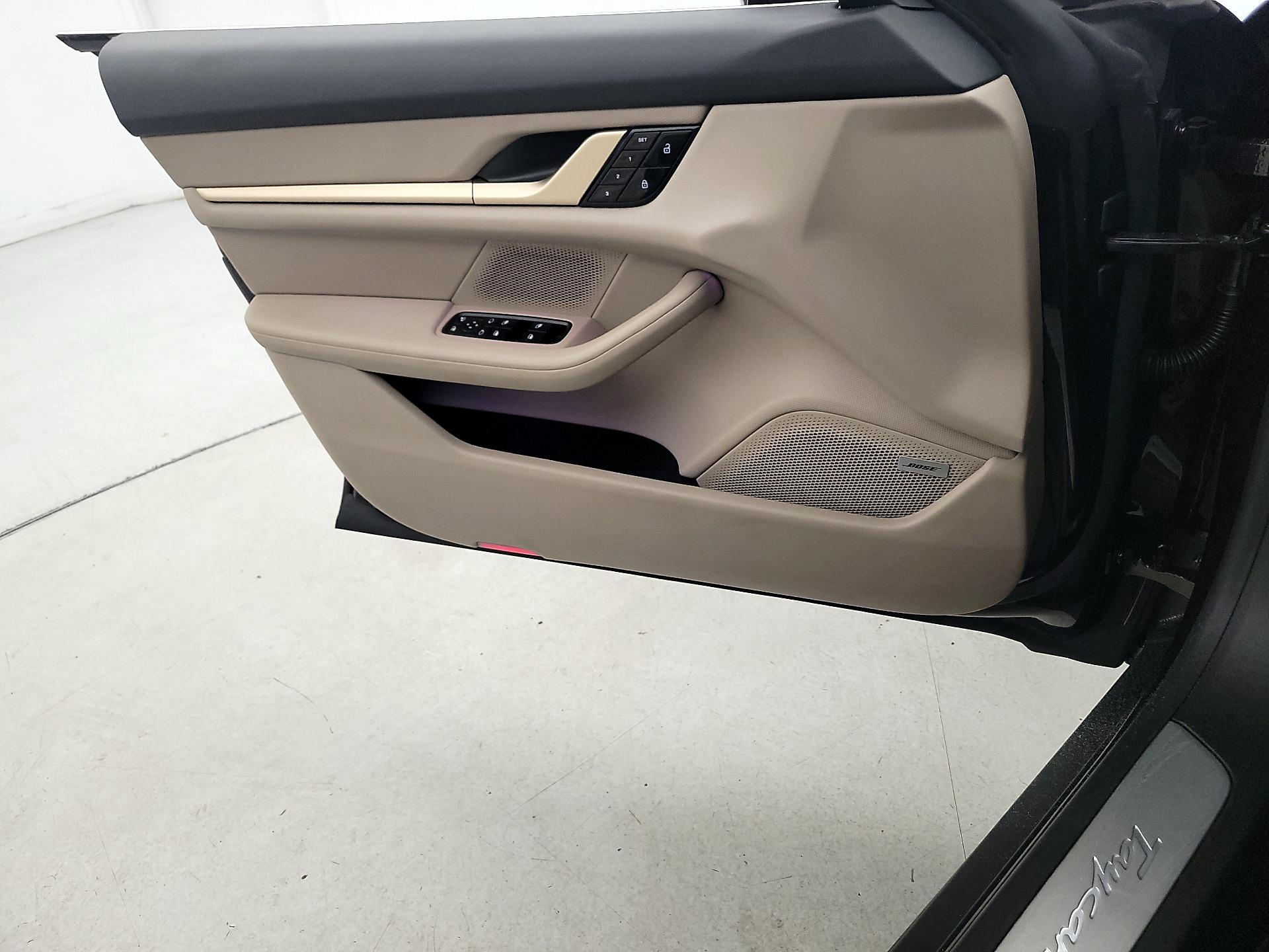Thumbnail: 2021 Porsche Taycan - 12