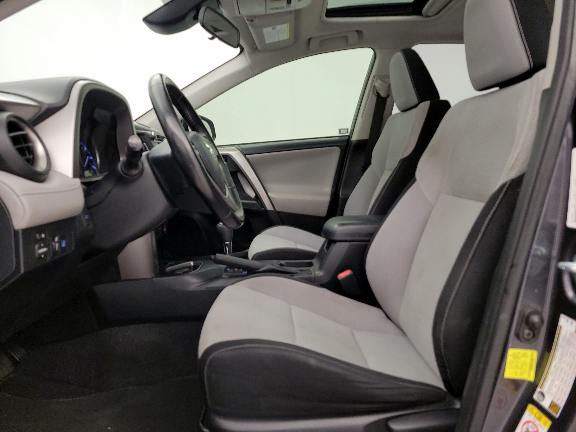 Thumbnail: 2018 Toyota RAV4 - 11