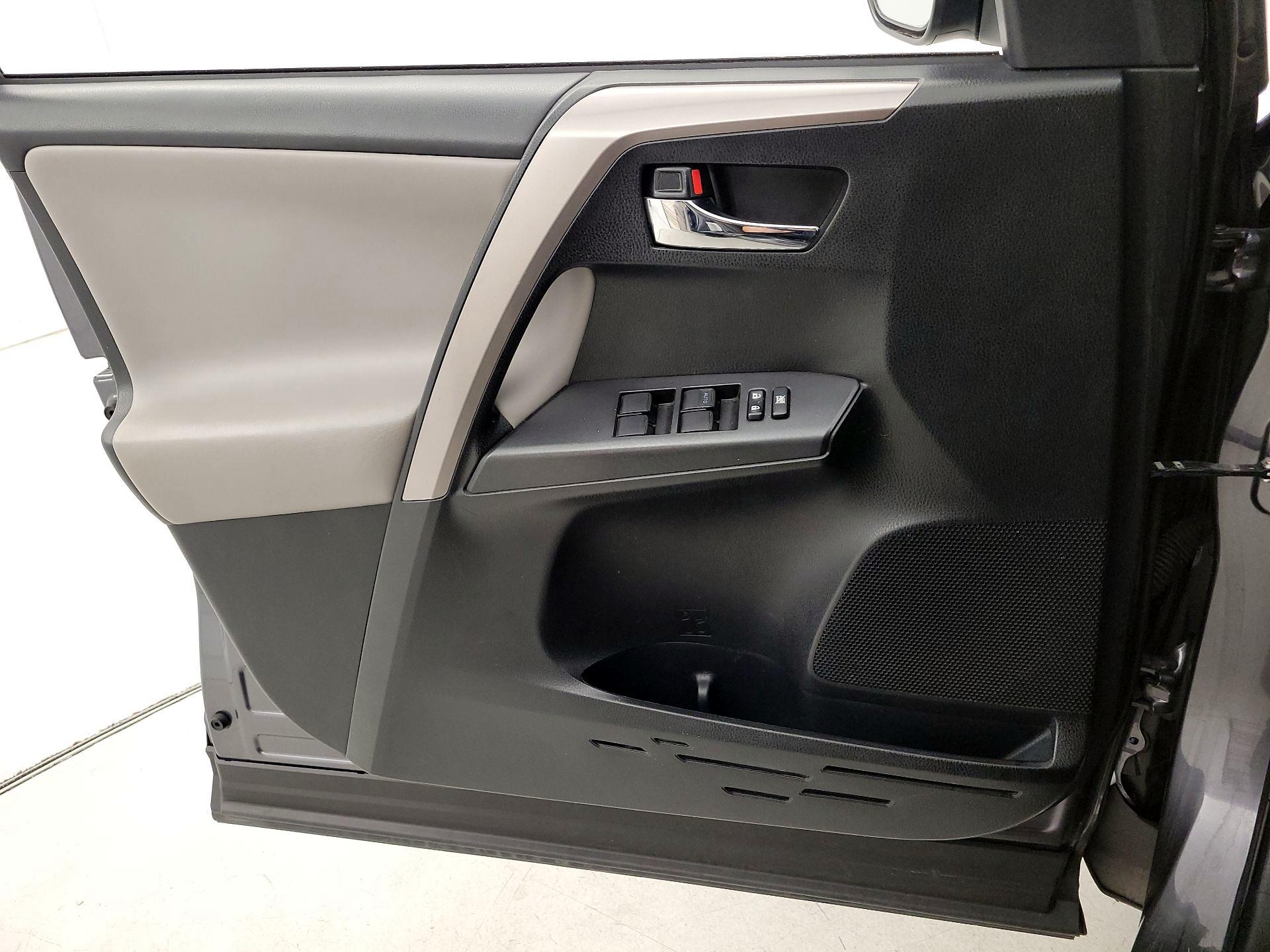 Thumbnail: 2018 Toyota RAV4 - 12