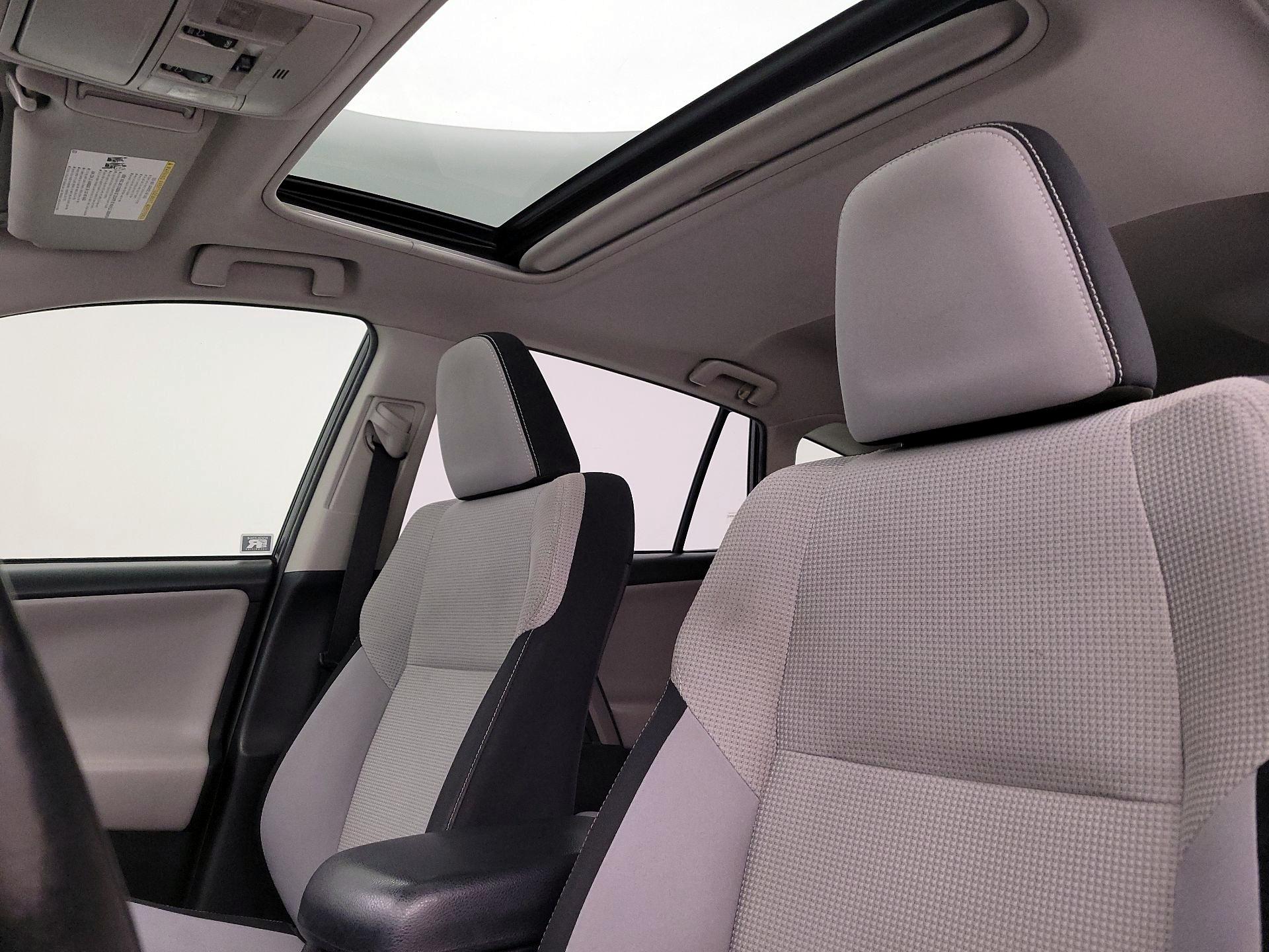 Thumbnail: 2018 Toyota RAV4 - 20