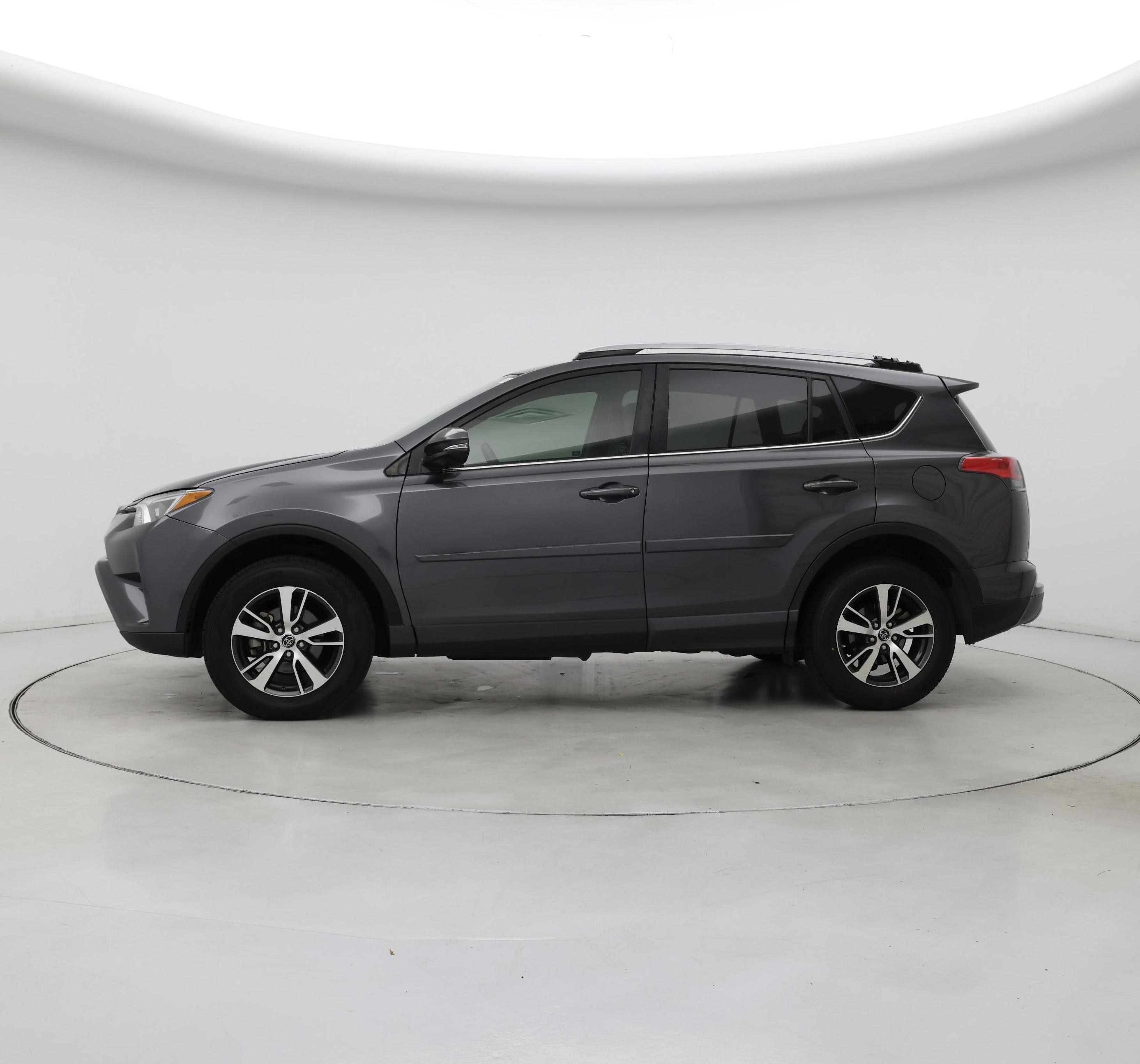 Thumbnail: 2018 Toyota RAV4 - 3