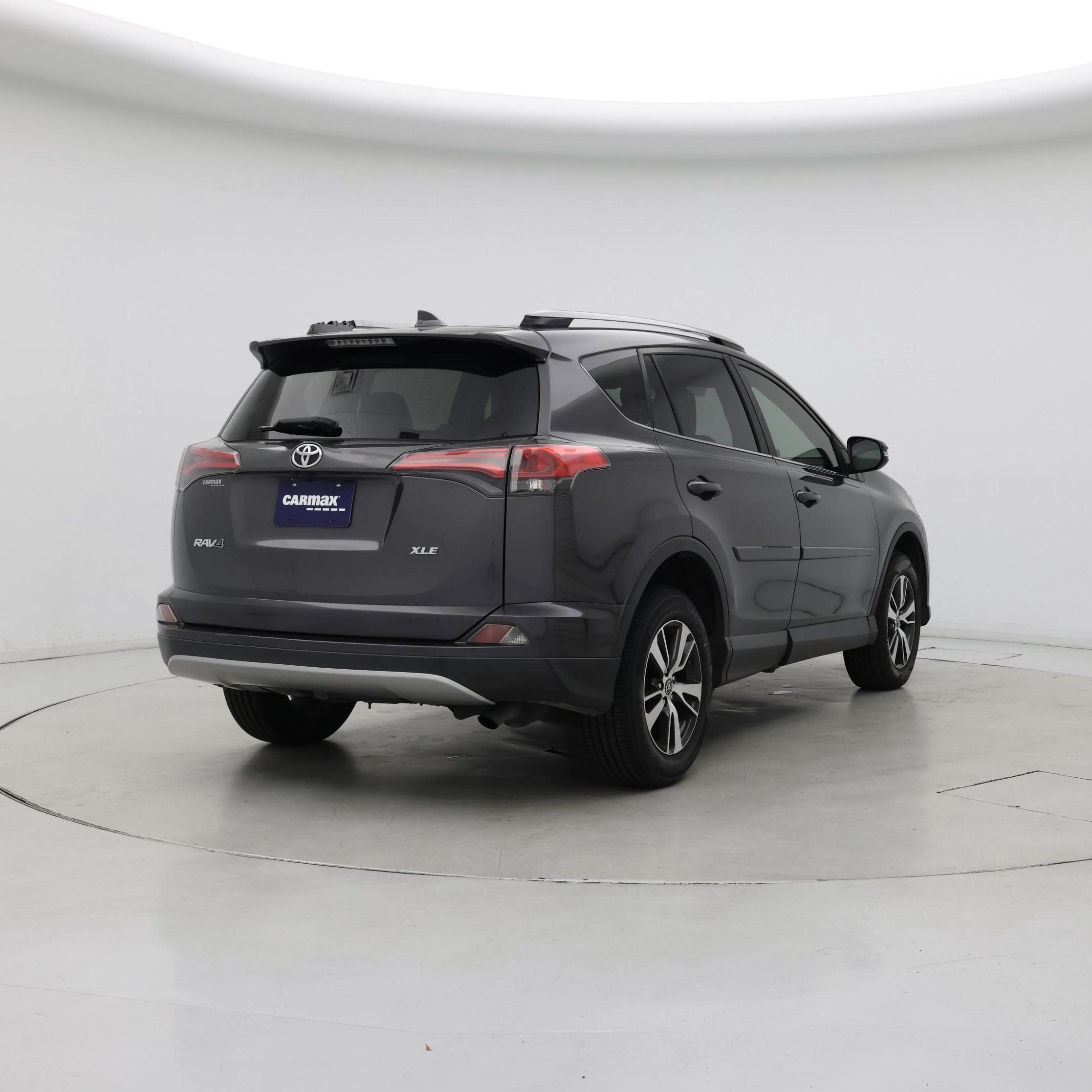 Thumbnail: 2018 Toyota RAV4 - 8
