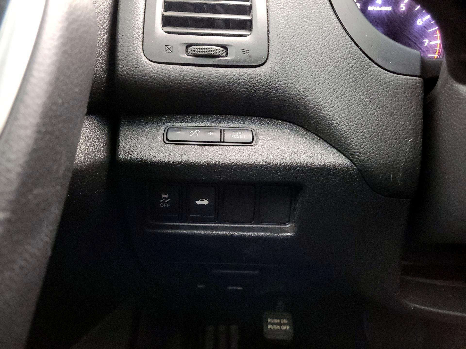 Thumbnail: 2014 Nissan Altima - 13