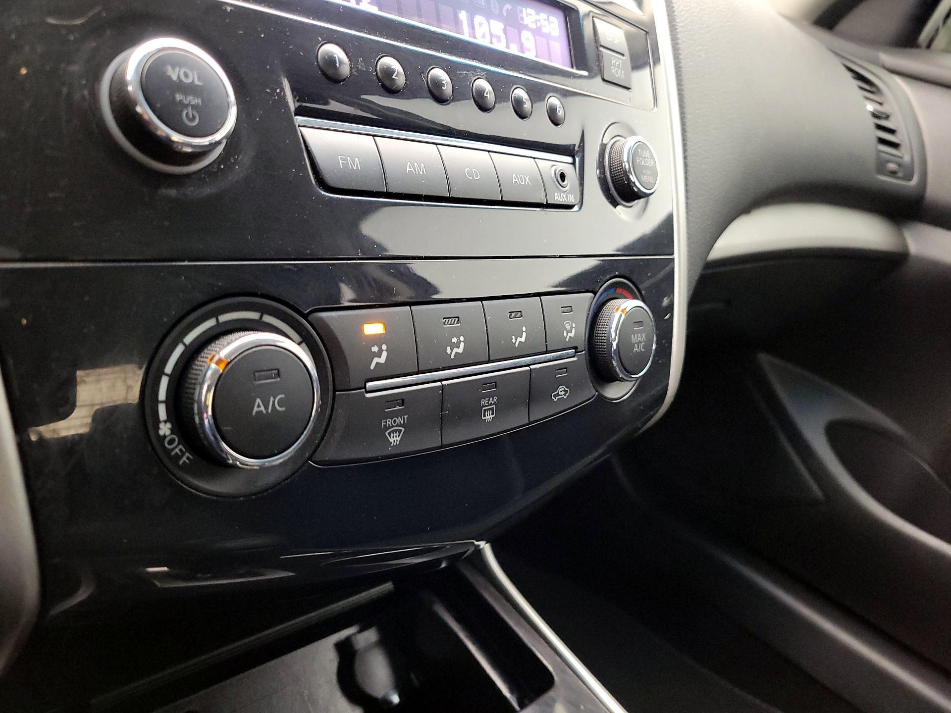 Thumbnail: 2014 Nissan Altima - 16