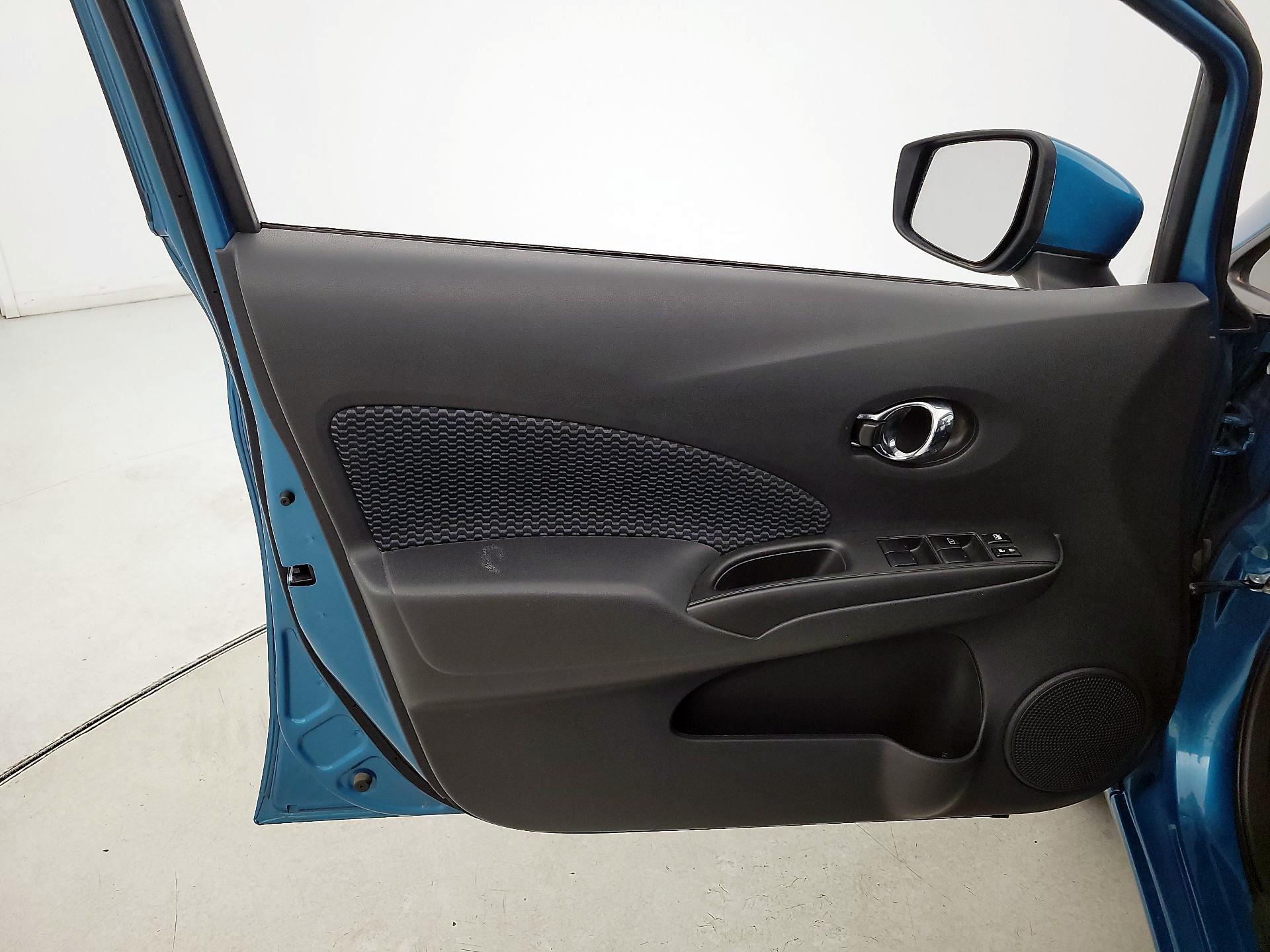 Thumbnail: 2015 Nissan Versa Note - 12