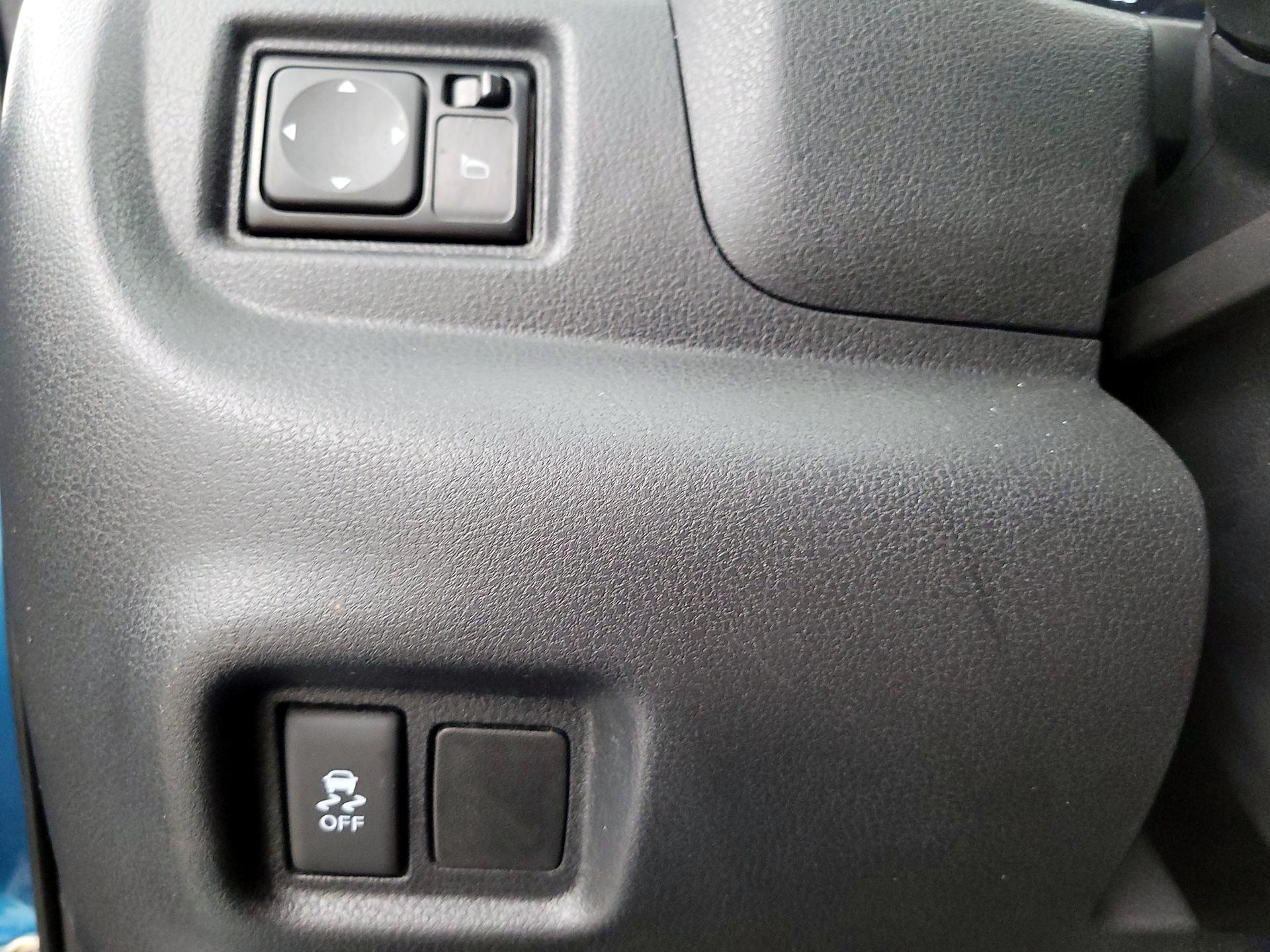 Thumbnail: 2015 Nissan Versa Note - 13