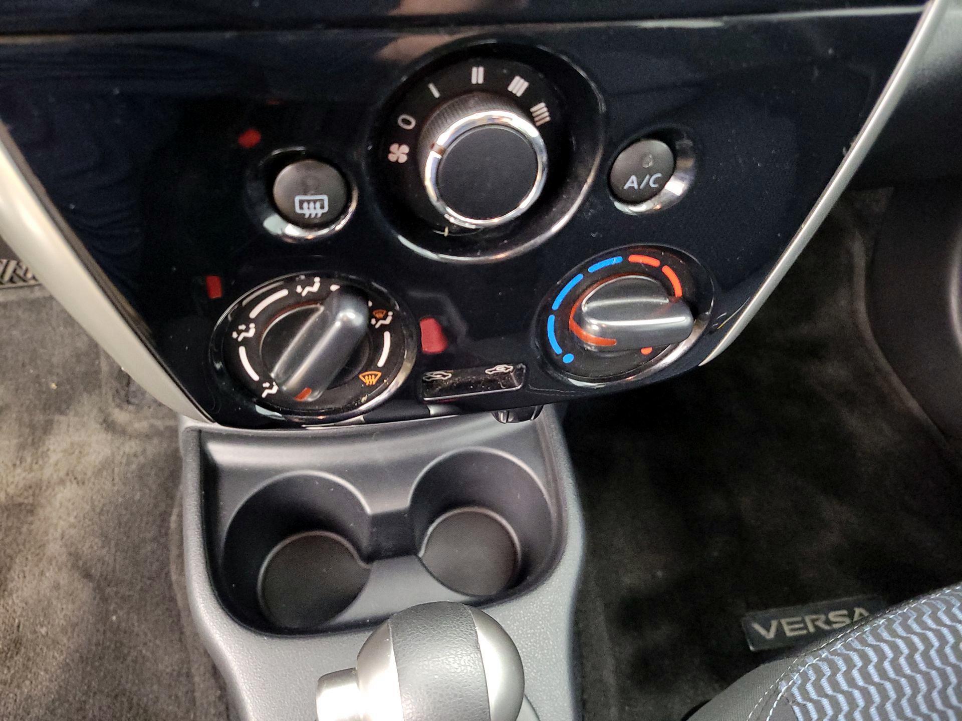 Thumbnail: 2015 Nissan Versa Note - 15