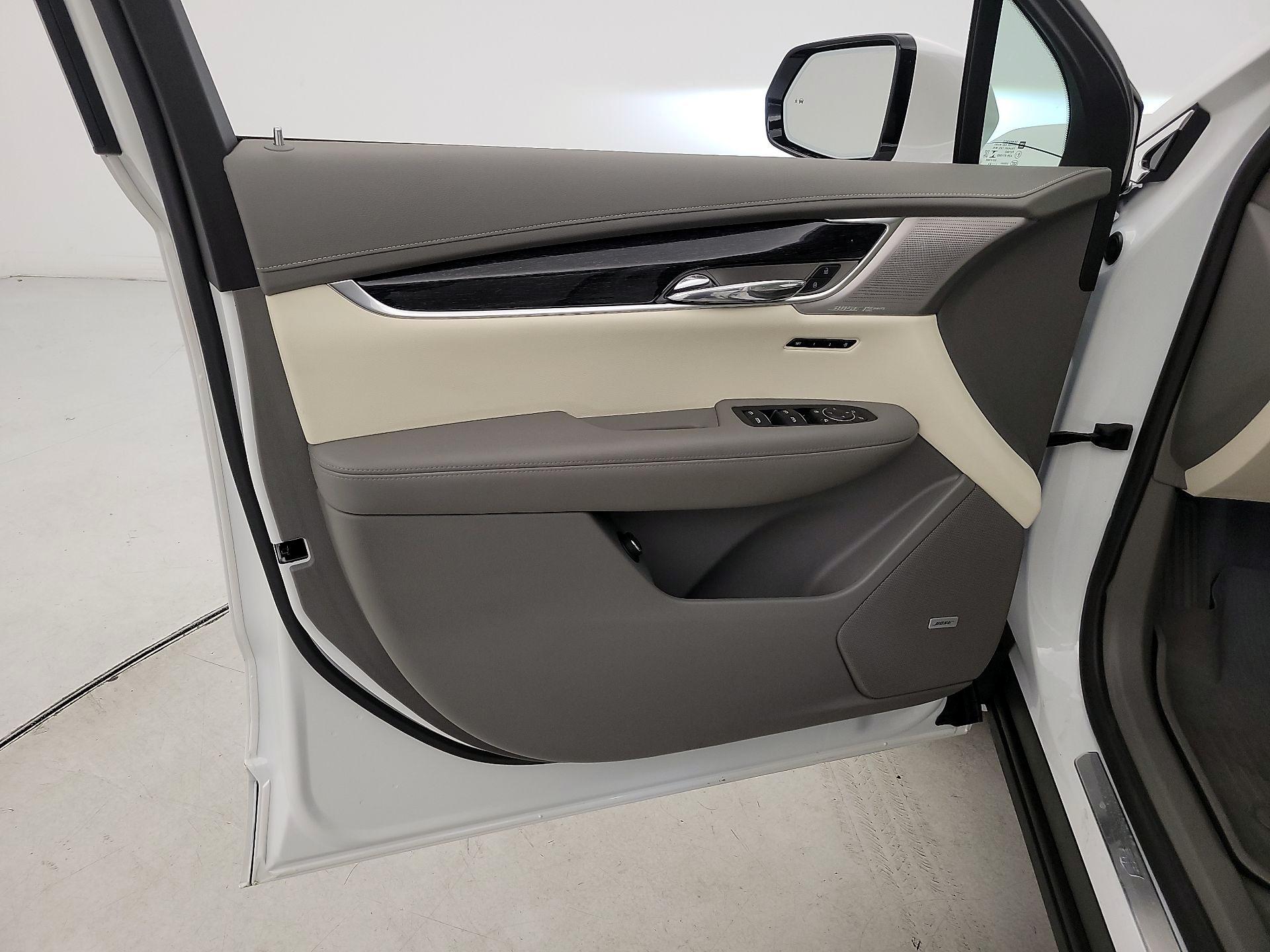 Thumbnail: 2021 Cadillac XT6 - 12