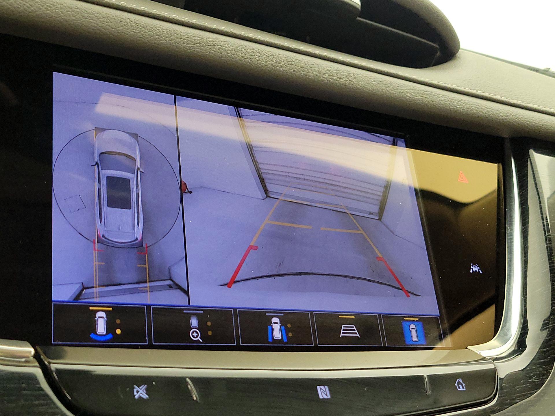 Thumbnail: 2021 Cadillac XT6 - 15
