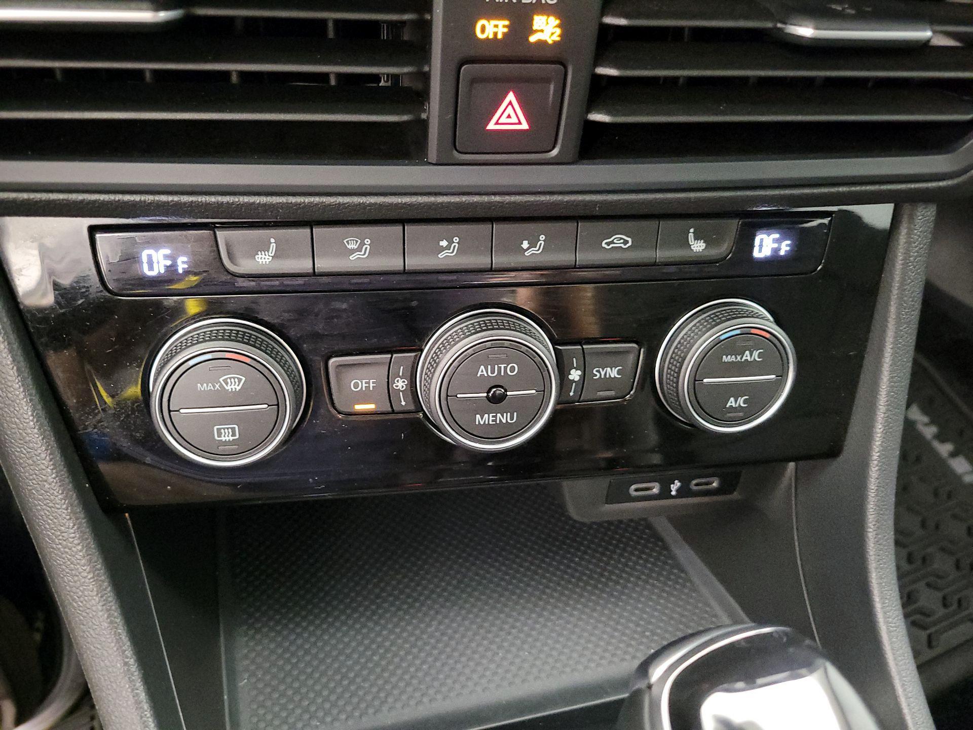 Thumbnail: 2022 Volkswagen Jetta - 16