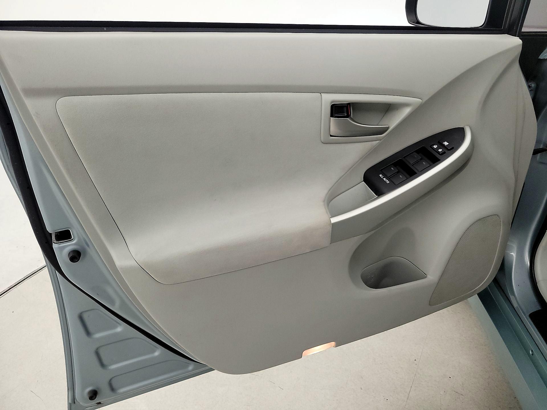 Thumbnail: 2015 Toyota Prius - 12