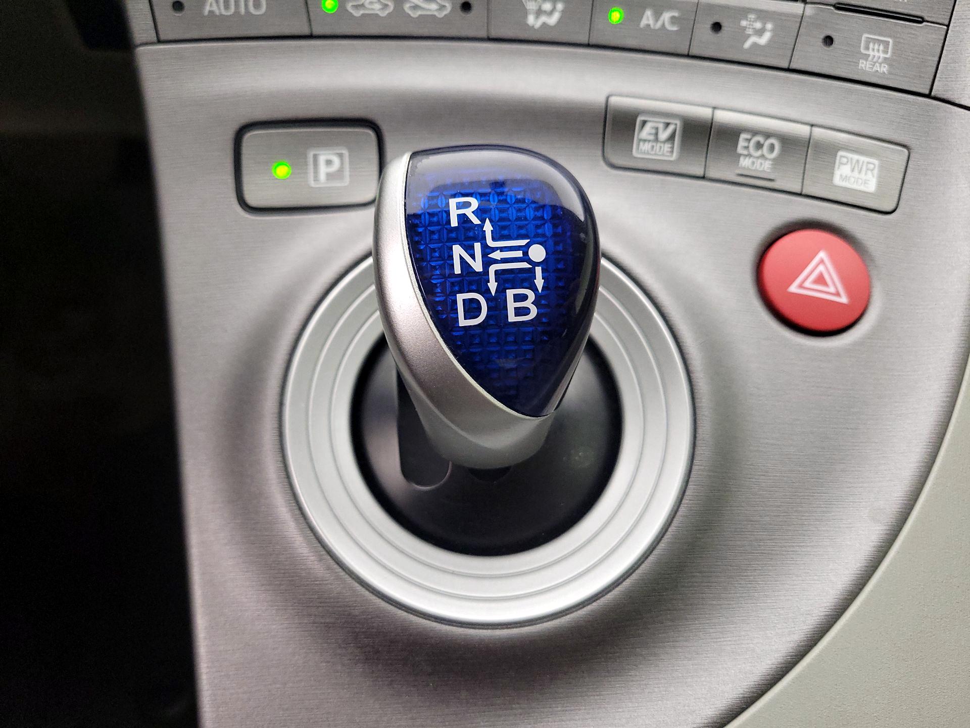 Thumbnail: 2015 Toyota Prius - 17