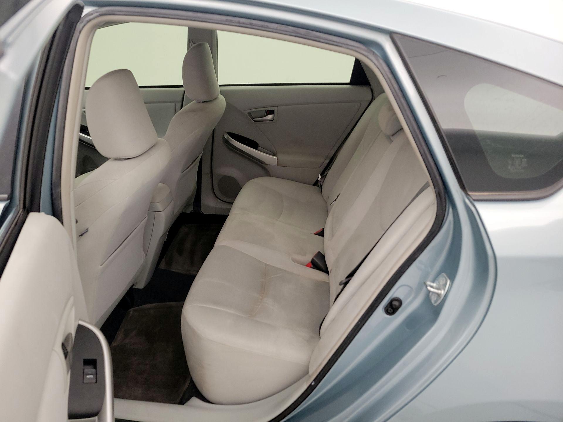 Thumbnail: 2015 Toyota Prius - 18