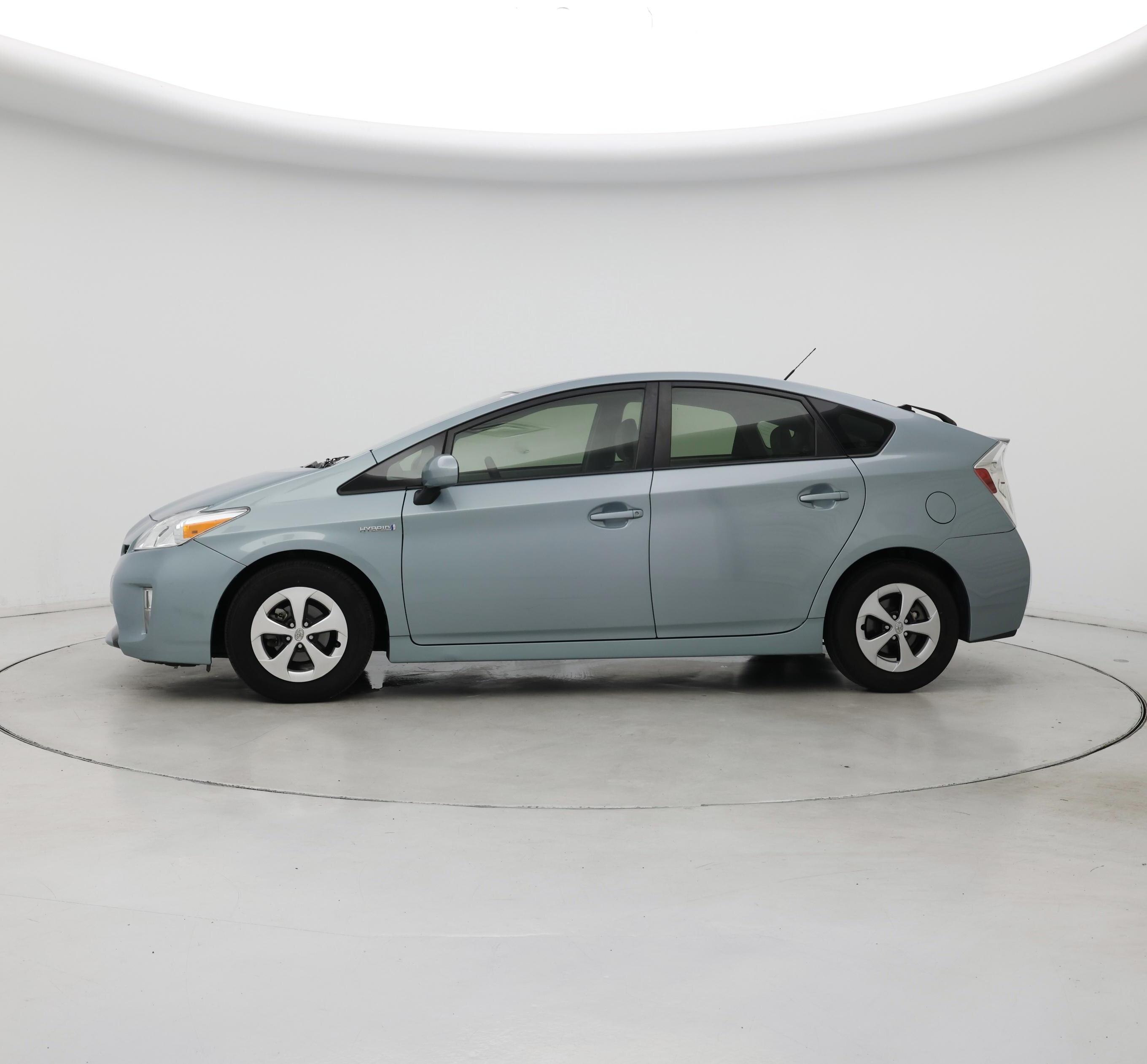 Thumbnail: 2015 Toyota Prius - 3