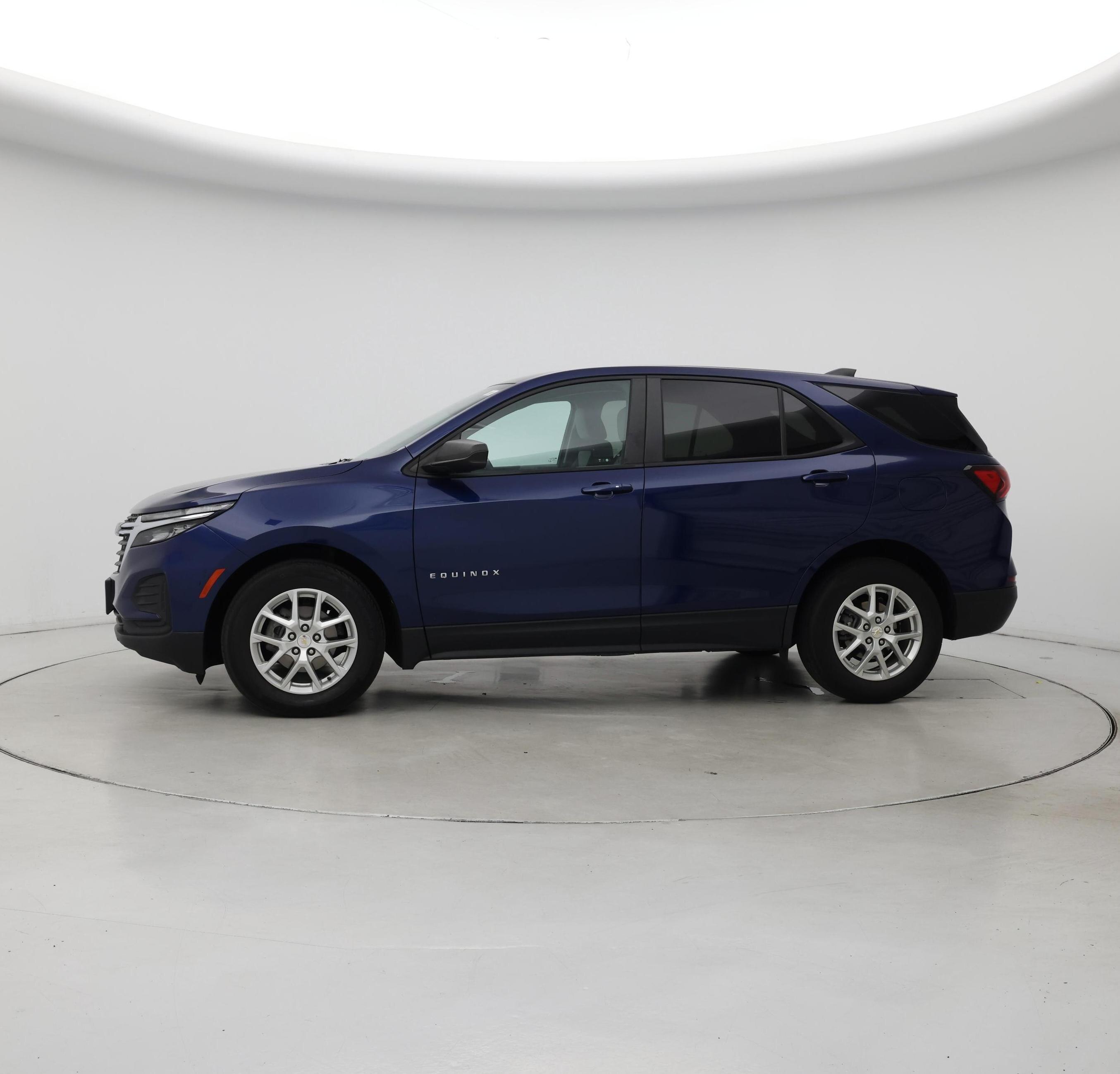 Thumbnail: 2022 Chevrolet Equinox - 3