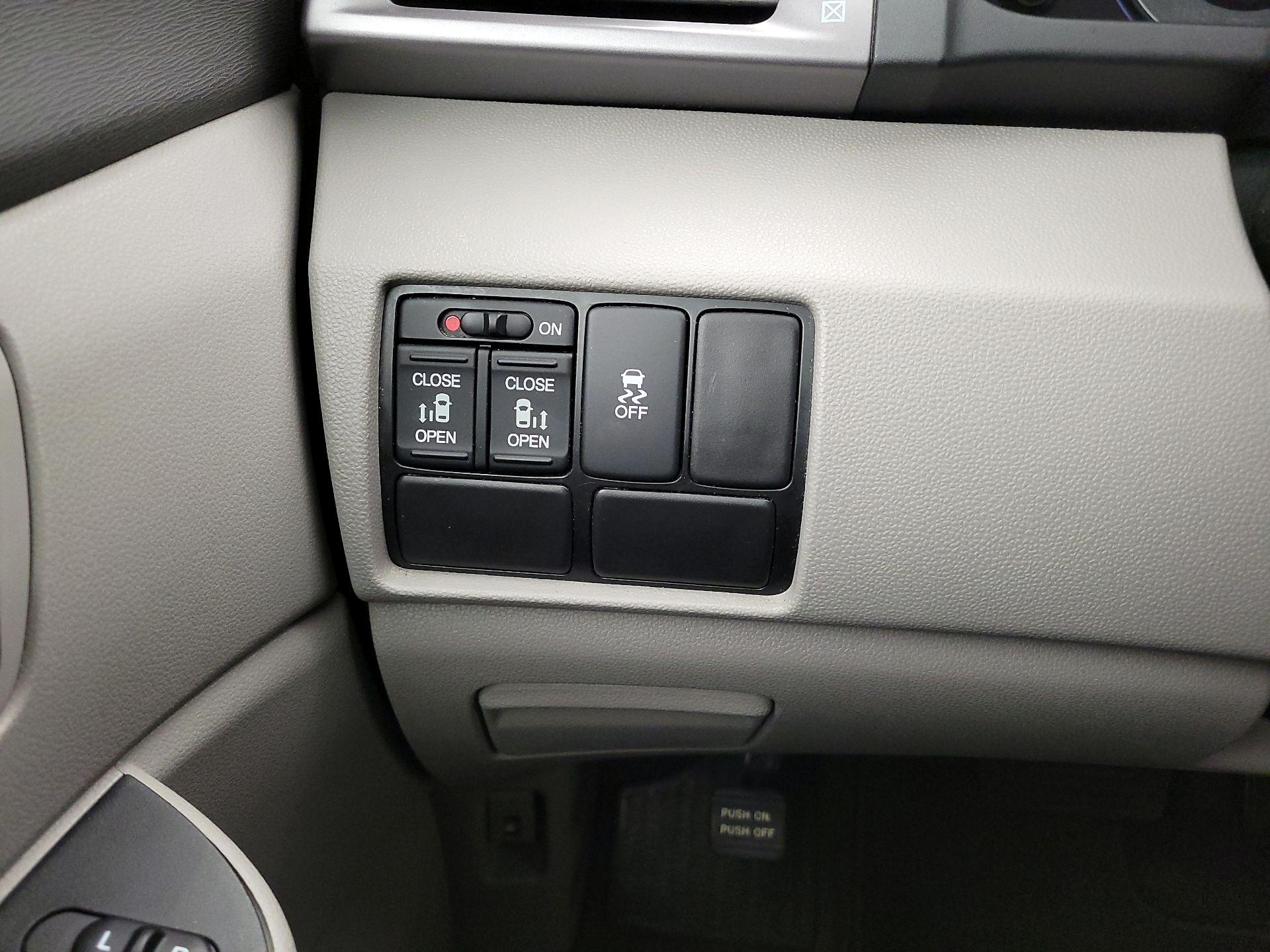 Thumbnail: 2014 Honda Odyssey - 13
