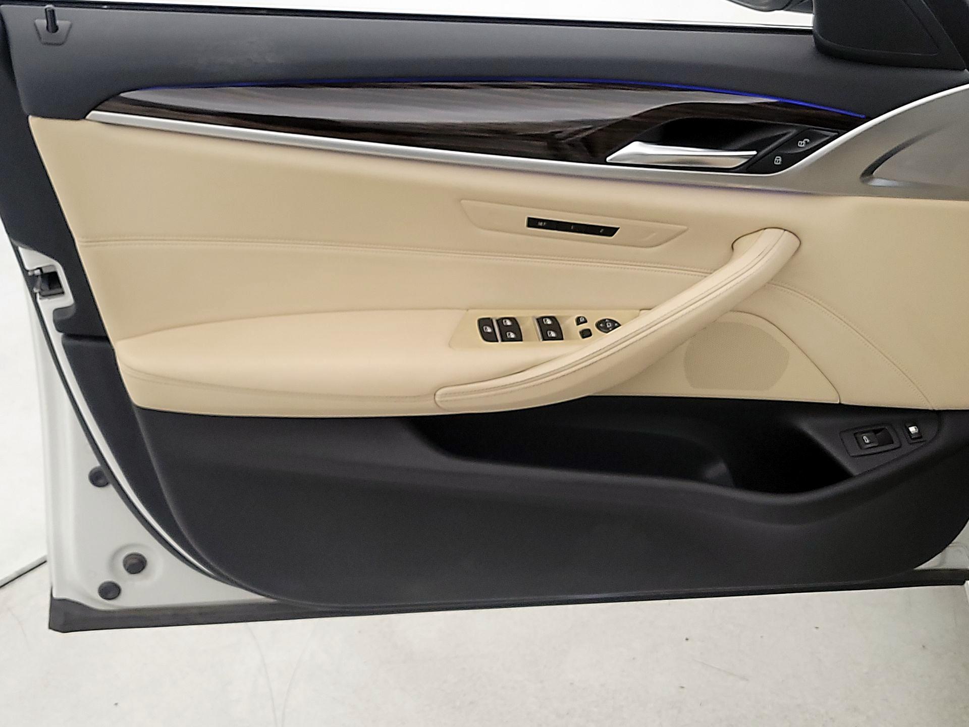Thumbnail: 2020 BMW 5 Series - 12