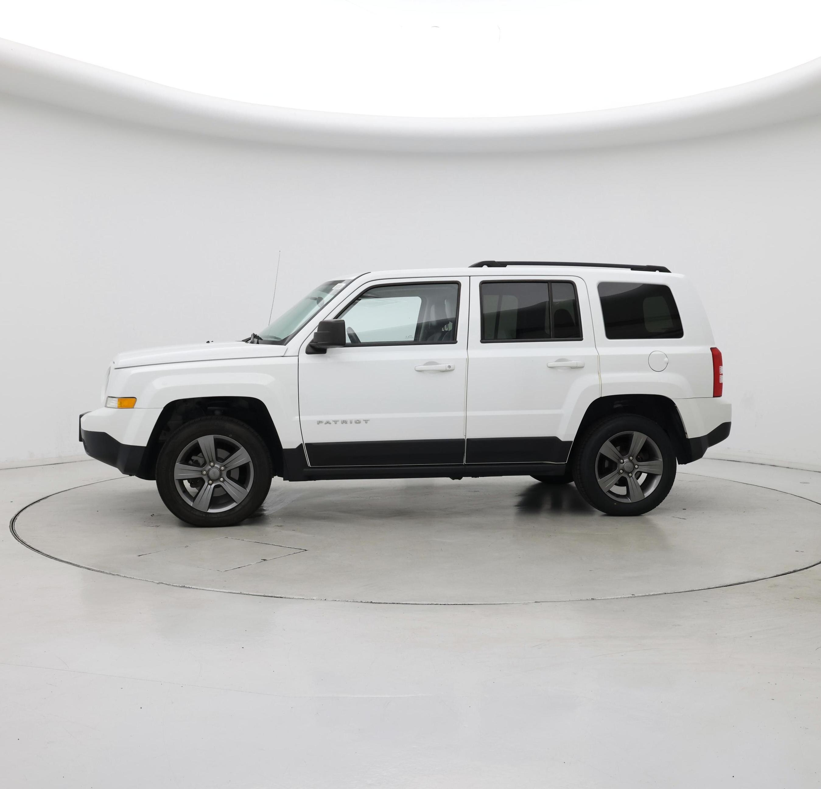 Thumbnail: 2015 Jeep Patriot - 3