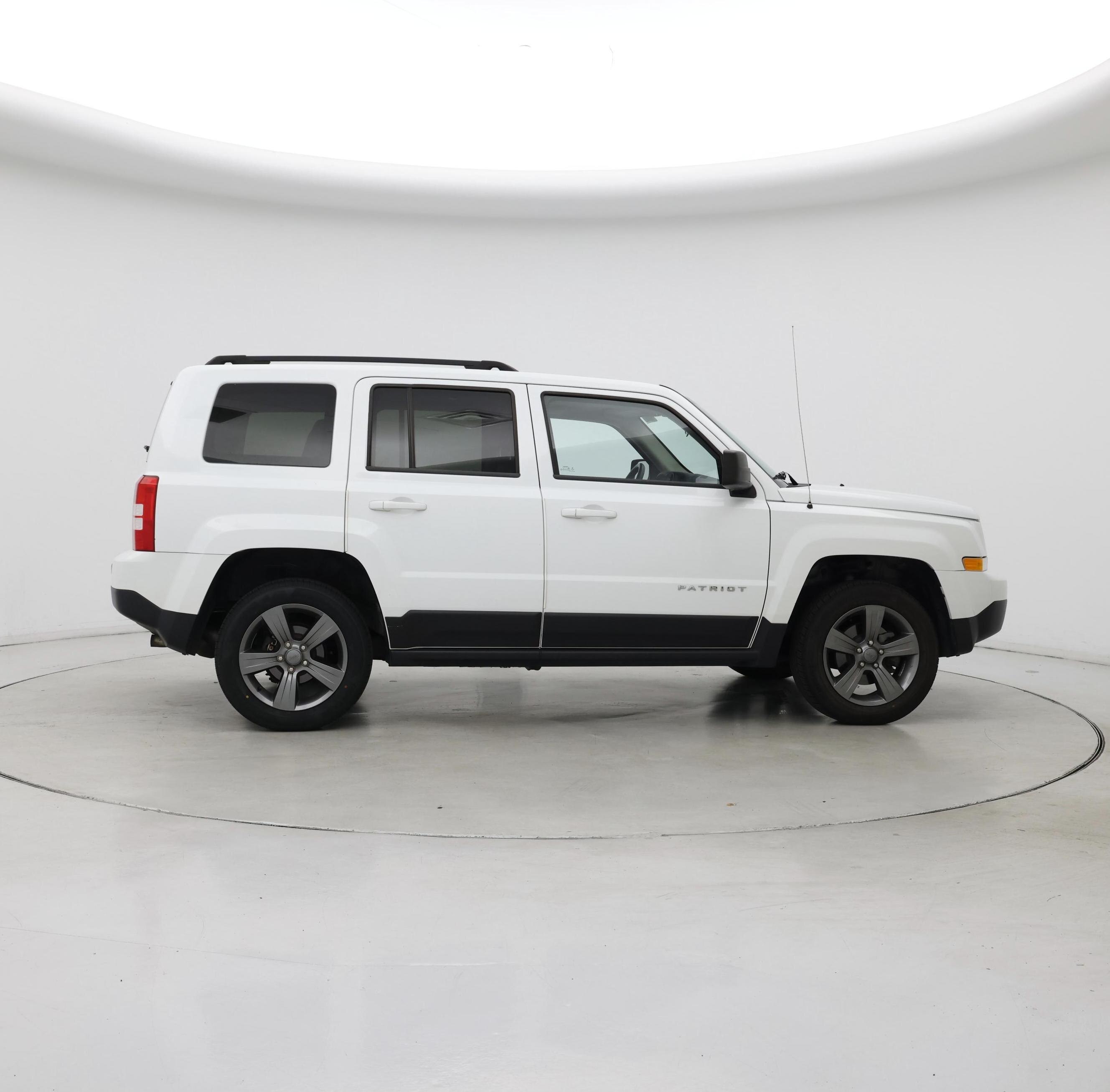 Thumbnail: 2015 Jeep Patriot - 7