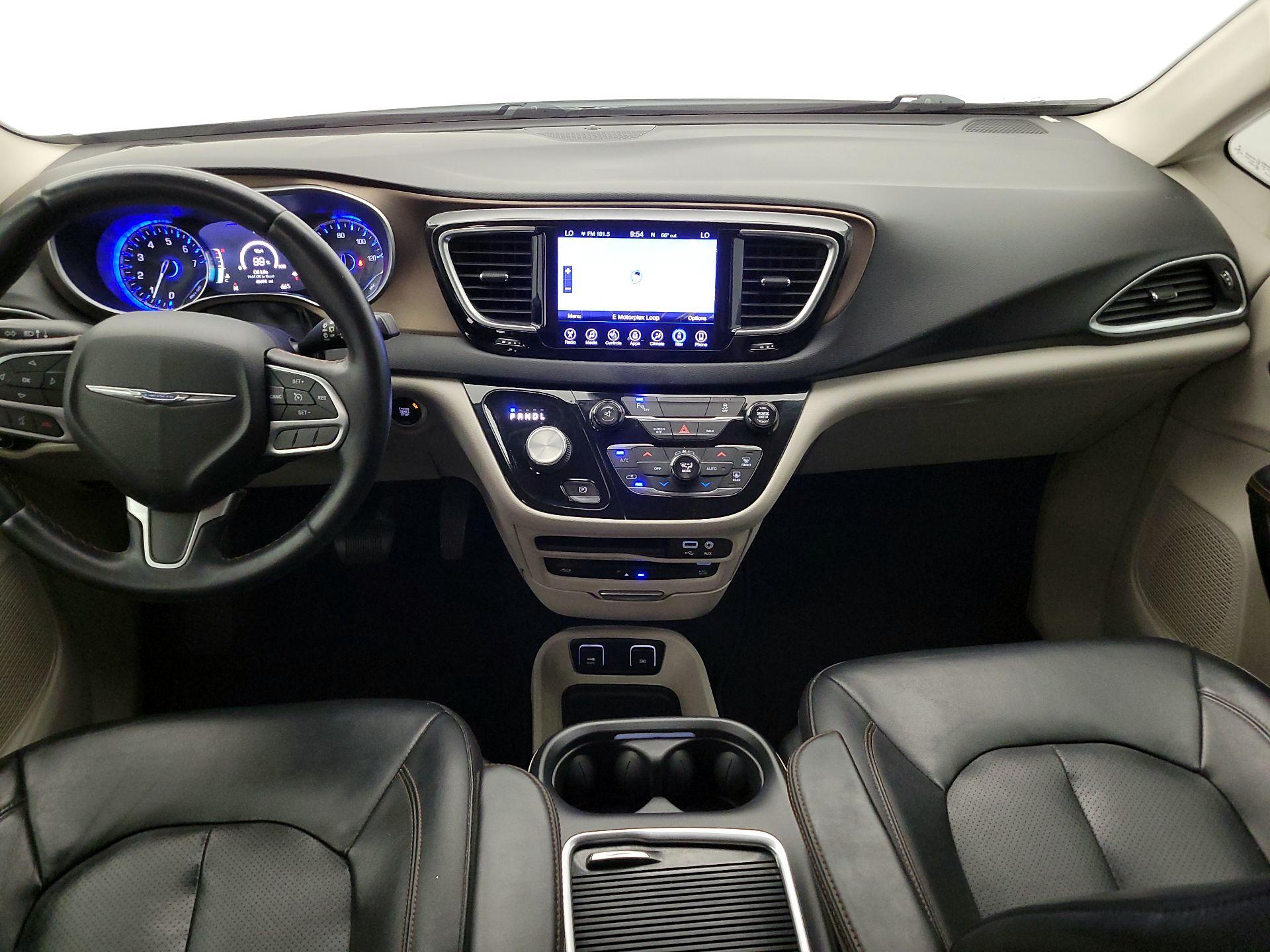 Thumbnail: 2017 Chrysler Pacifica - 9