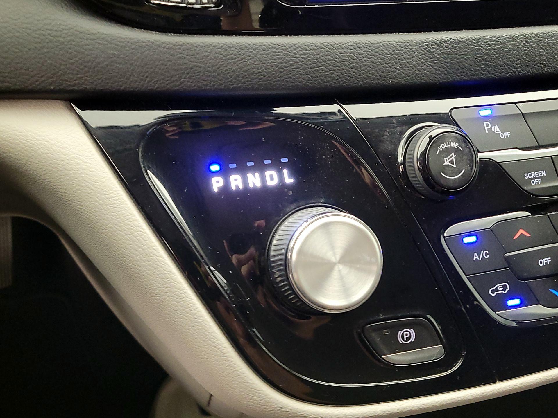 Thumbnail: 2017 Chrysler Pacifica - 18