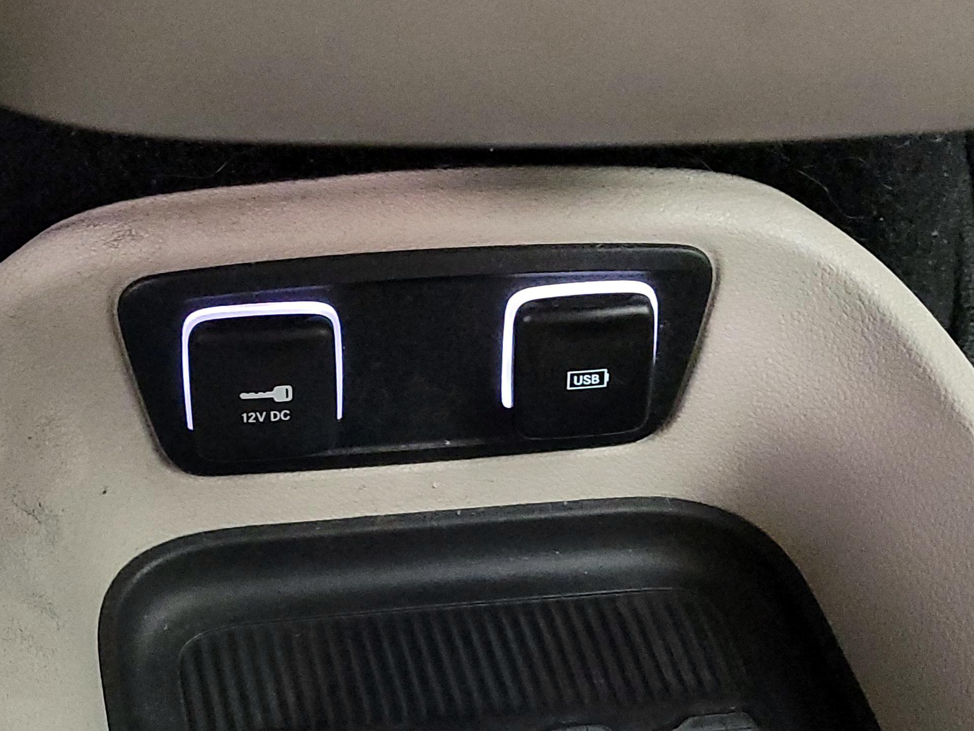 Thumbnail: 2017 Chrysler Pacifica - 19