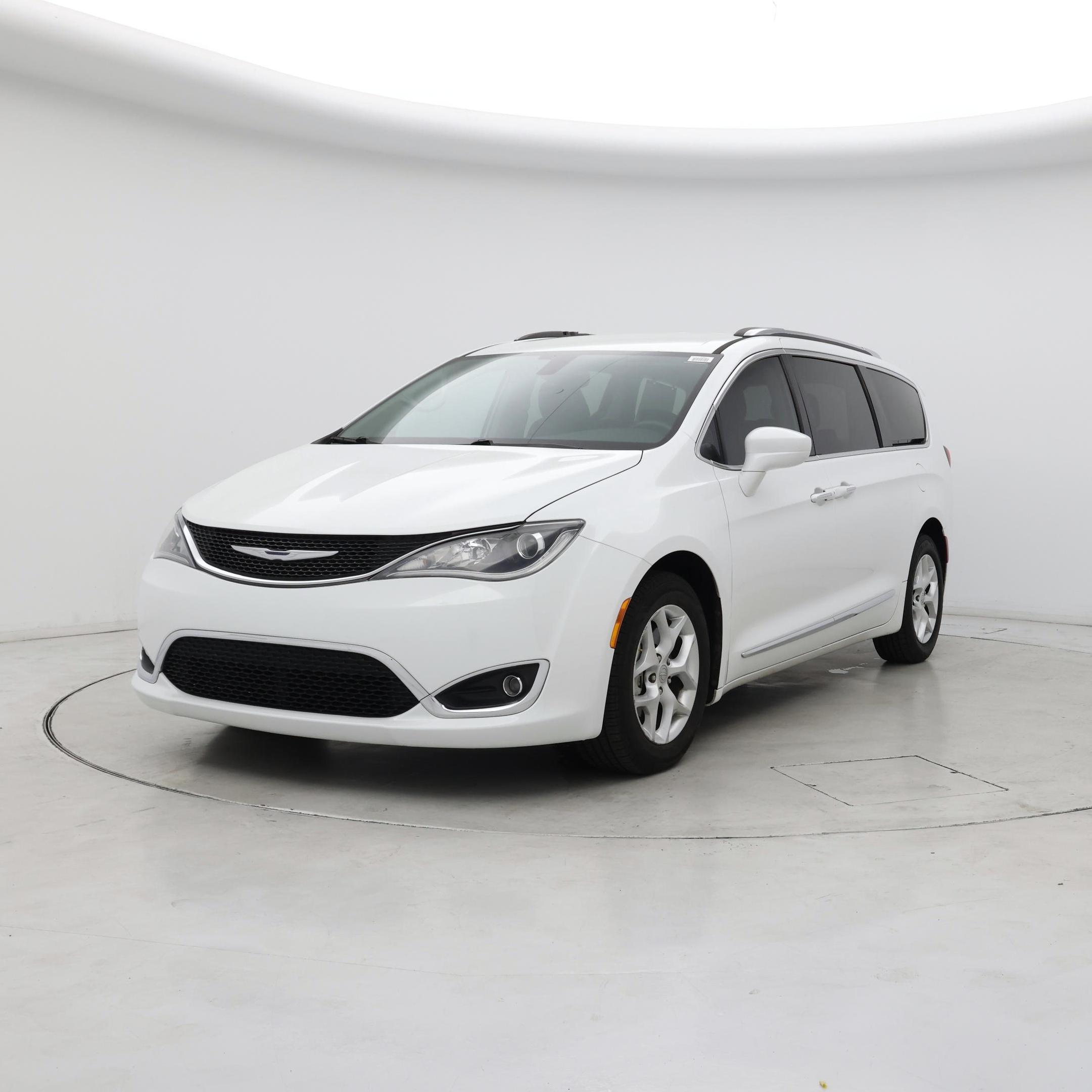 Thumbnail: 2017 Chrysler Pacifica - 4